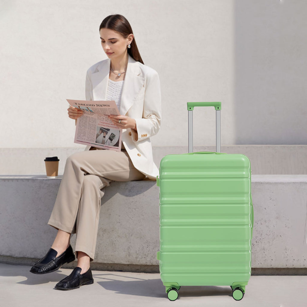 HIFINE Tourist 3-Piece Spinner Wheel Luggage Set in Green