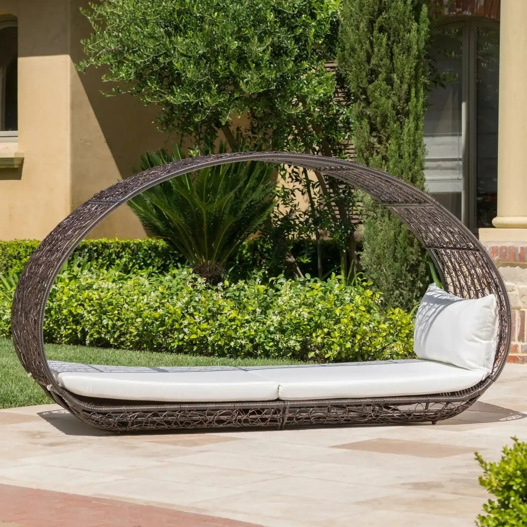 Abigal Outdoor Wicker Daybed With Cushion