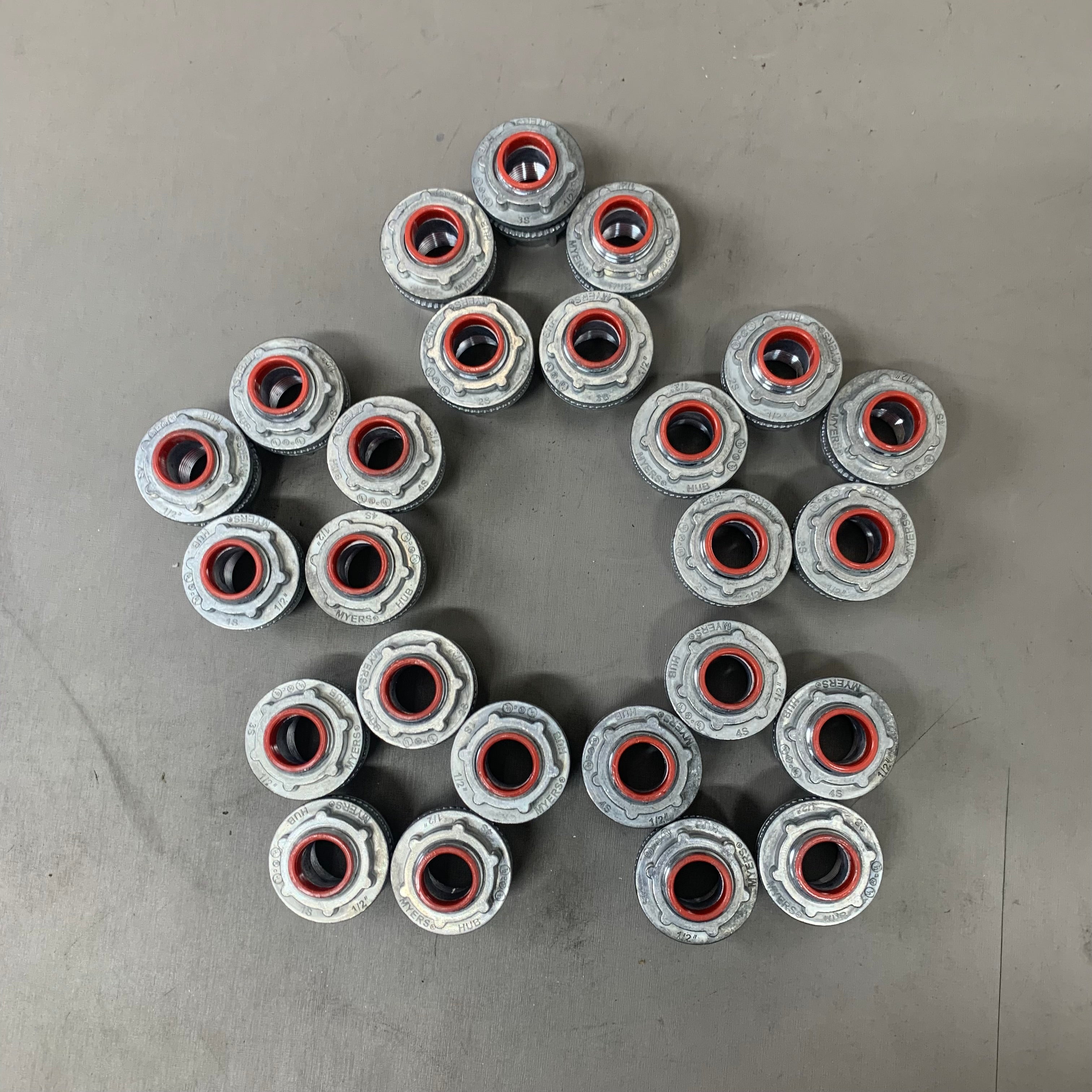 MYERS (25 PACK) Zinc Conduit Hub Scru-tite Tapered Female Threaded 1/2" ST-1