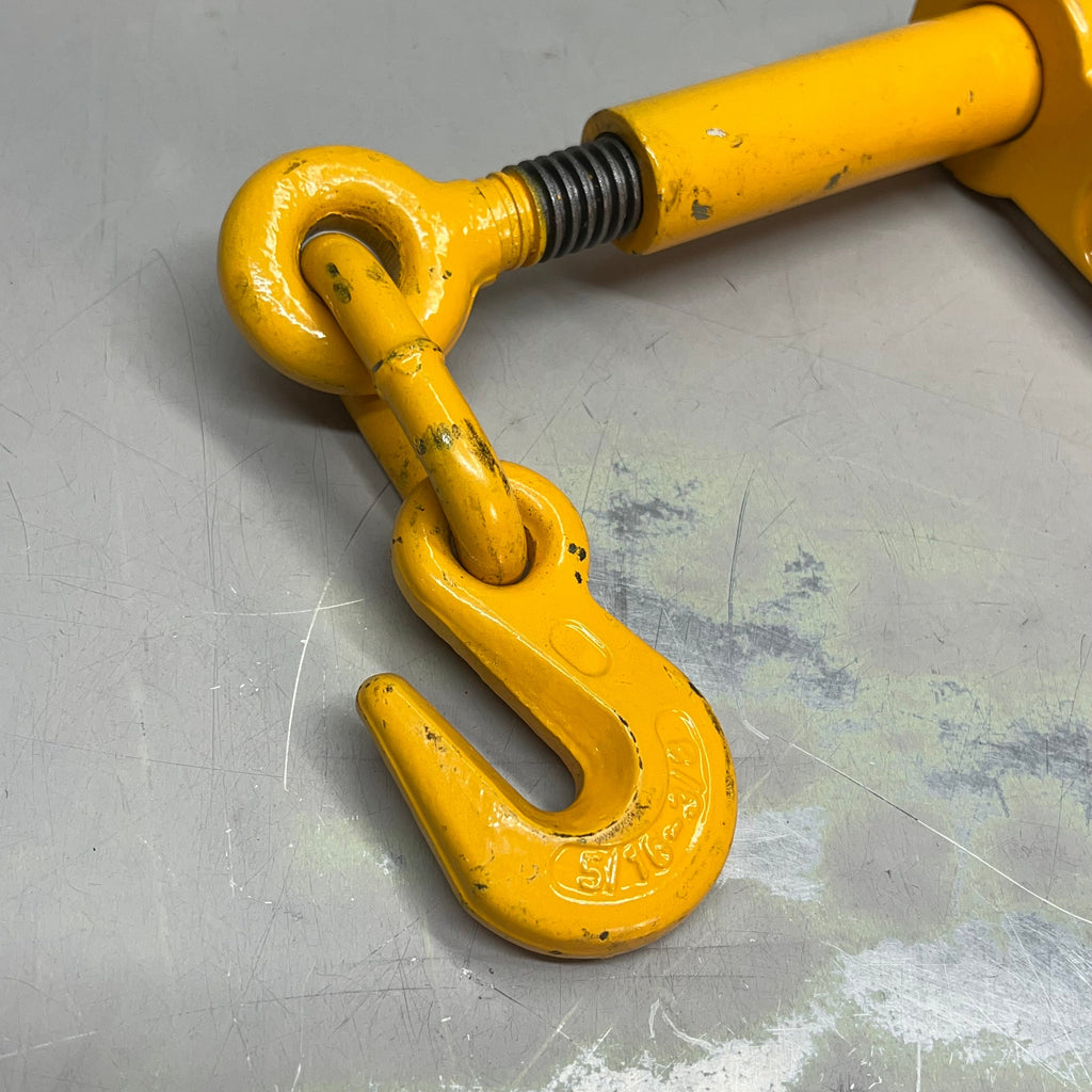 KINGCHAIN Ratchet Type Load Binder W/ Grab Hooks  5/16"-3/8" 5400lbs (Used)