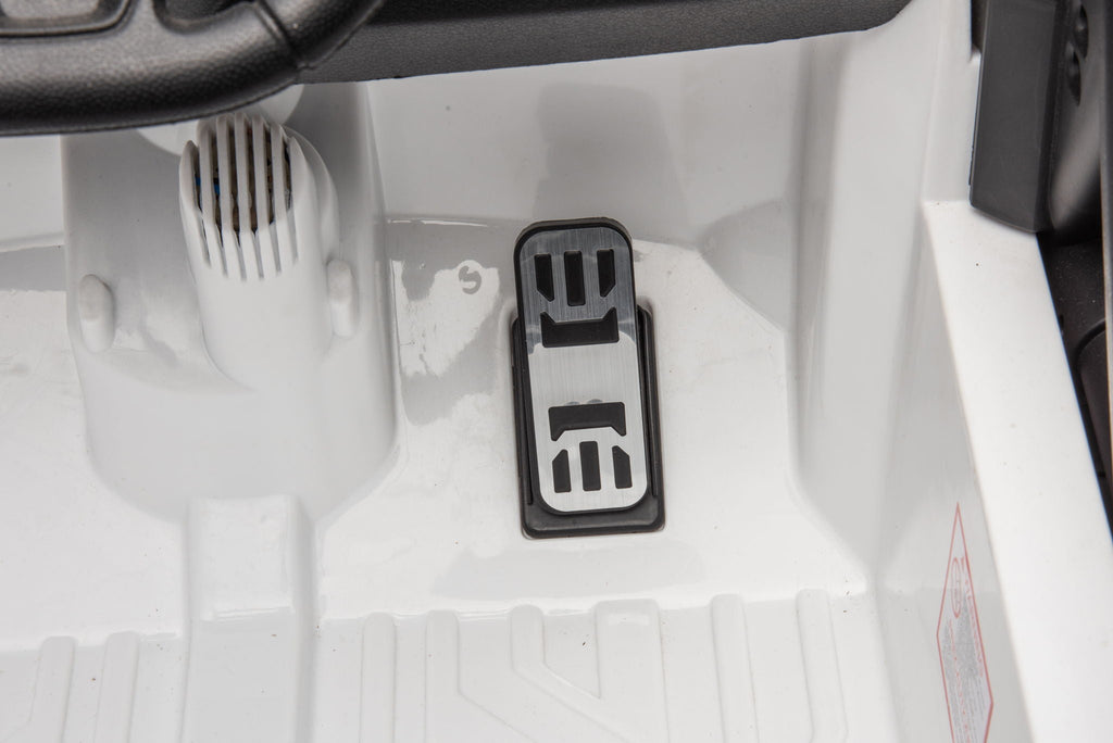12V7A 30W*2 Four-Wheel Drive Seat One Button Start, Forward And Backward, High And Low Speed, Music, Front Light, Power Display, Two Doors Can Open, 2.4G R / C, Seat Belt Four Wheel Absorber