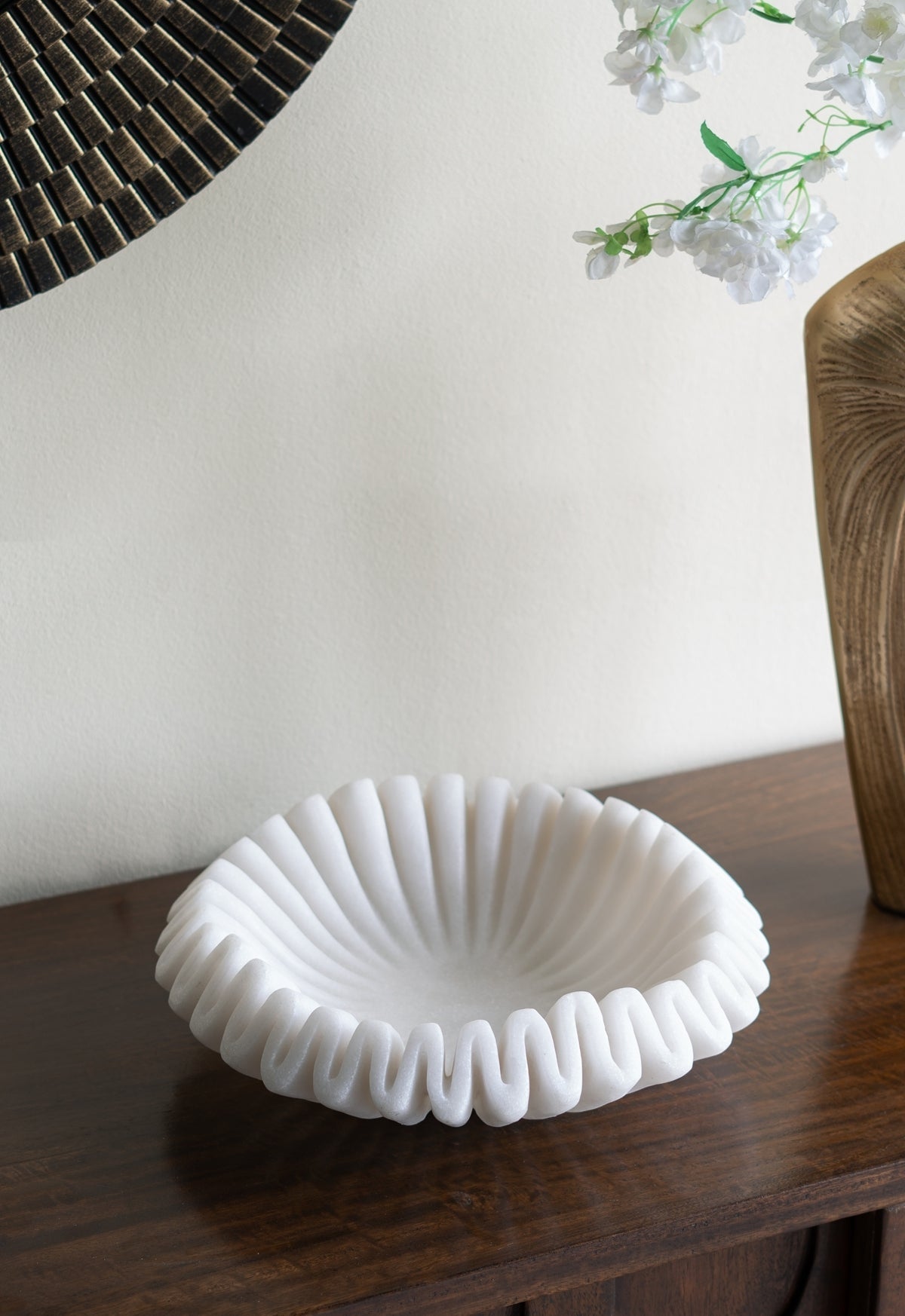 D9.5x2.5' Wavy Sand and Resin Bowl with Textured White Finish