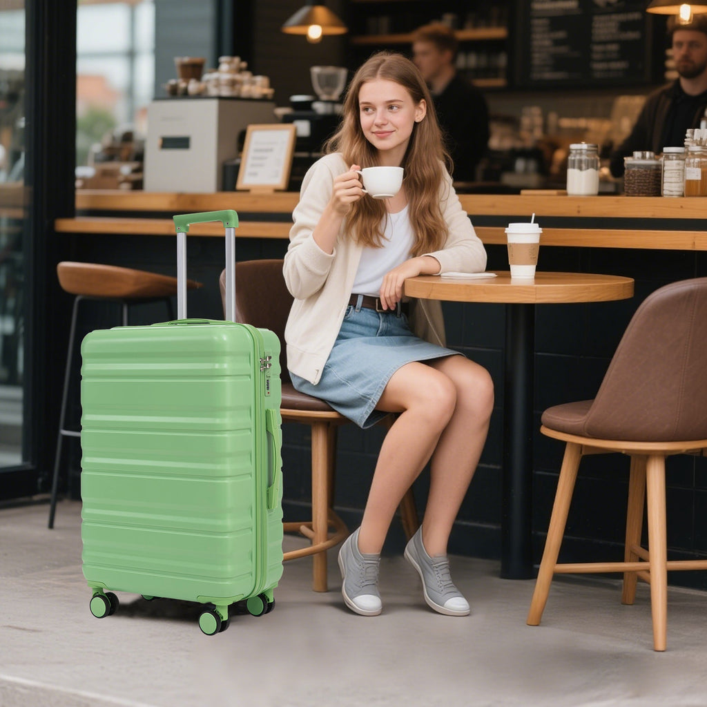 HIFINE Tourist 3-Piece Spinner Wheel Luggage Set in Green
