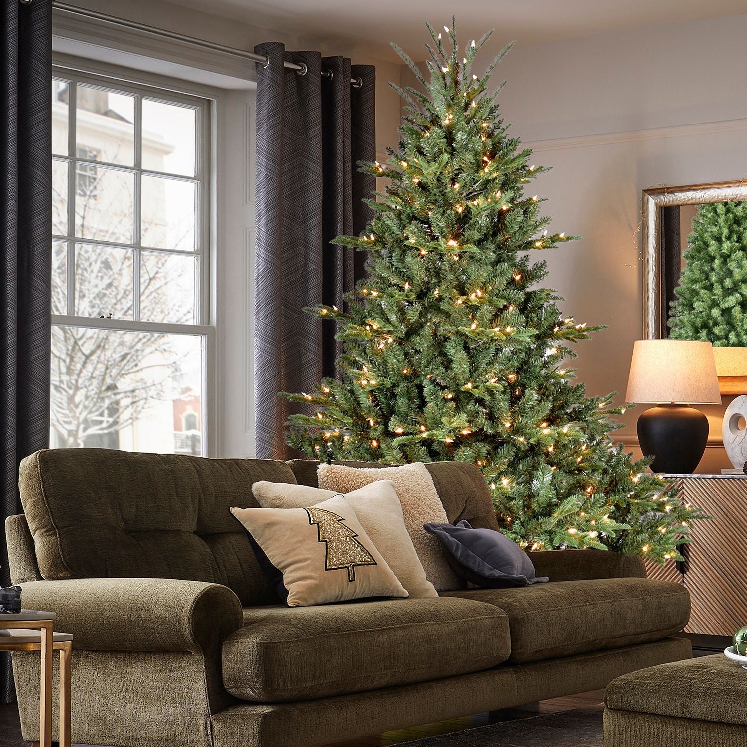 5FT The Full-Bodied Pre-Lit Evergreen Christmas Tree