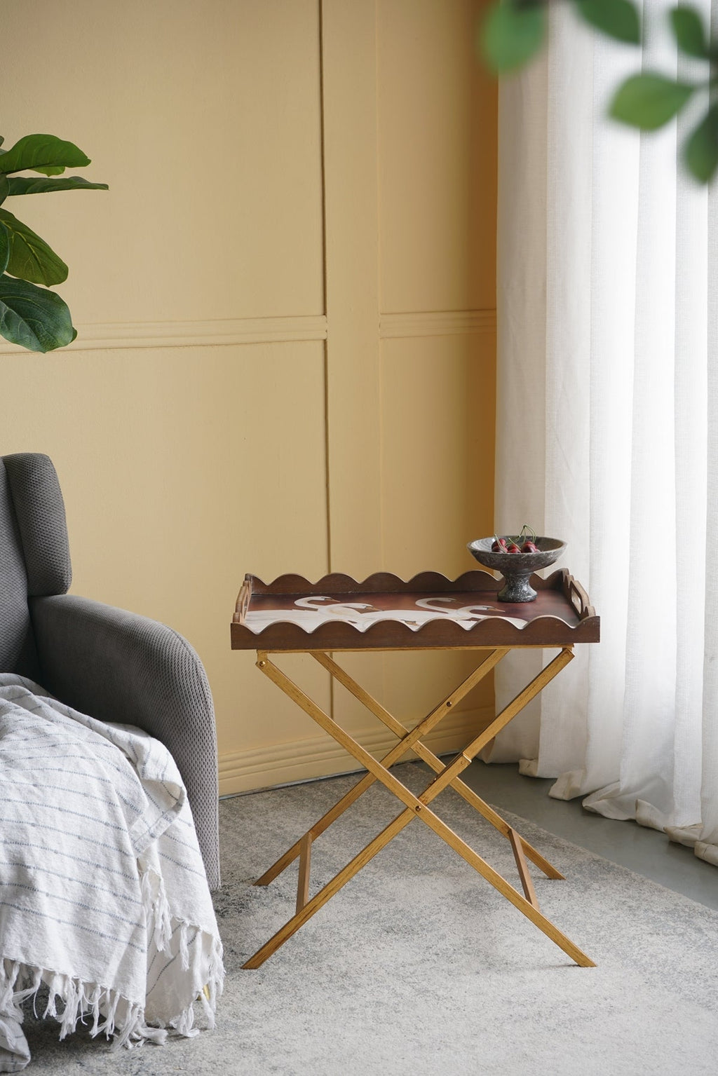 23.5x15.5x24 Brown MDF Tray Table with White Swan Motif and Iron Base