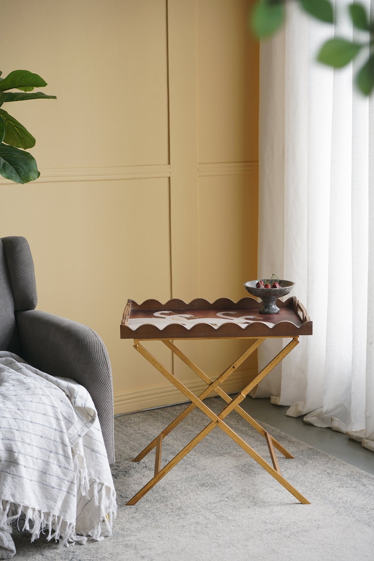 23.5x15.5x24 Brown MDF Tray Table with White Swan Motif and Iron Base