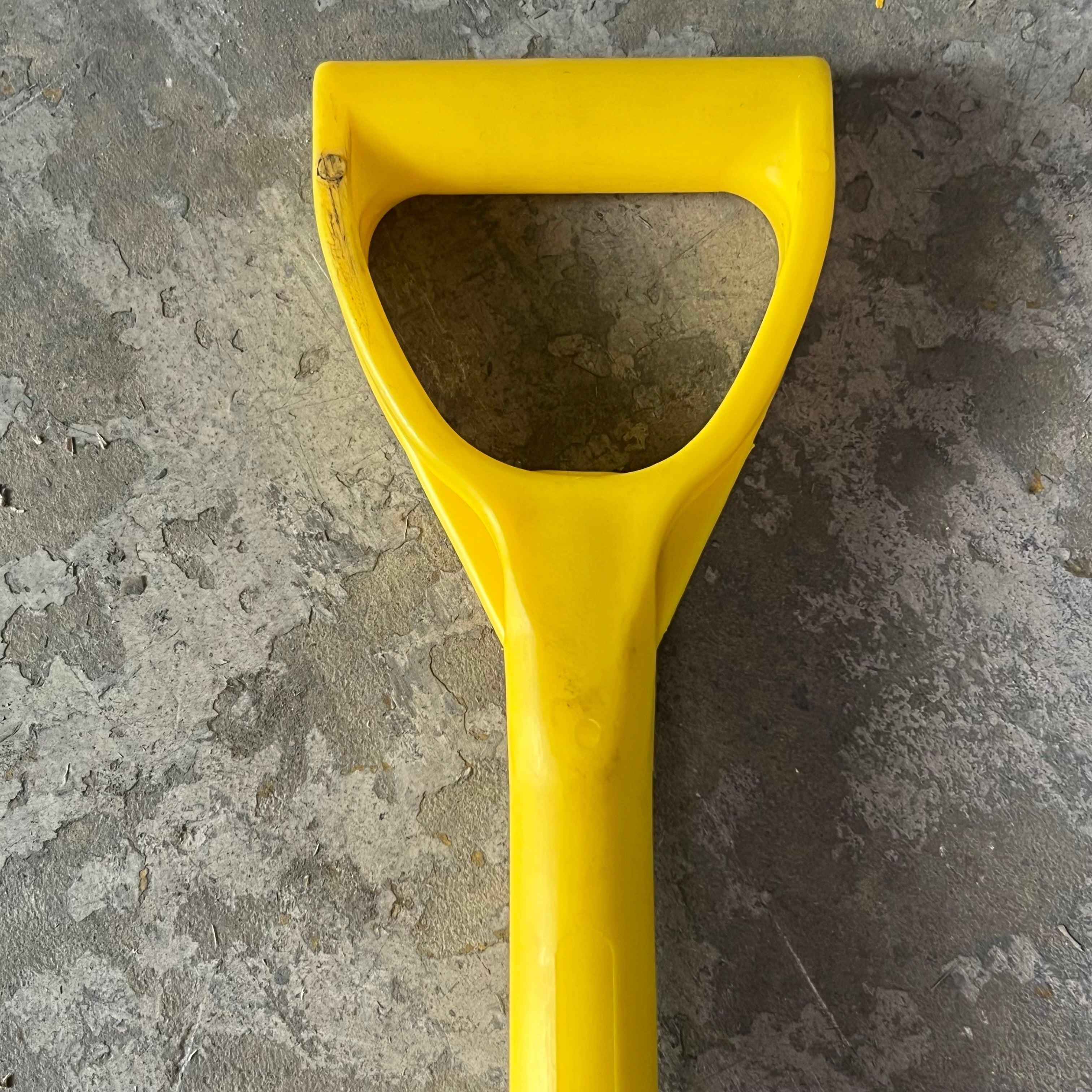 PLUMB-PRO Handle Round Point Super Shovel 27" D, Yellow & Black 326