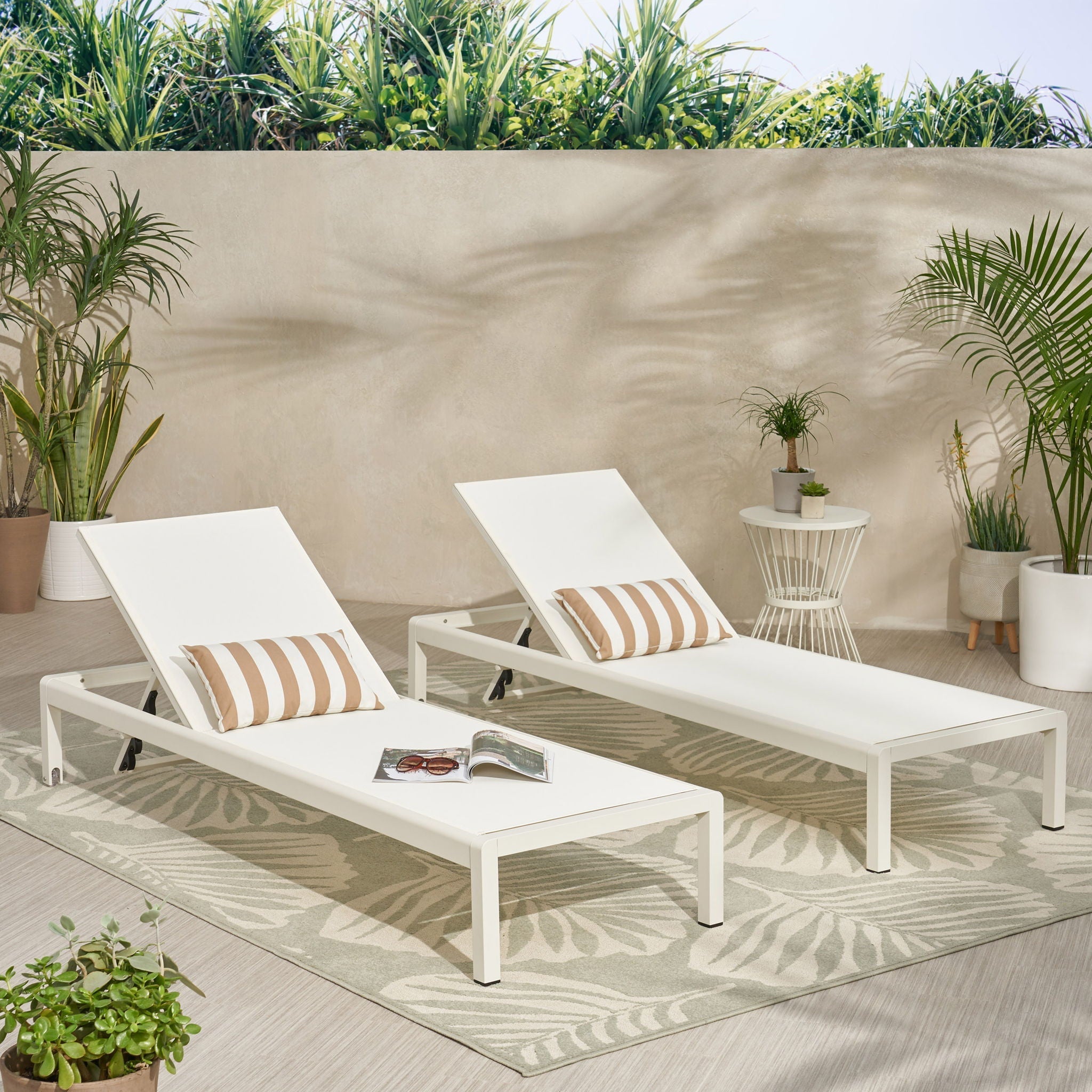 Outdoor Patio Chaise Lounge with 5 Reclining Positions
