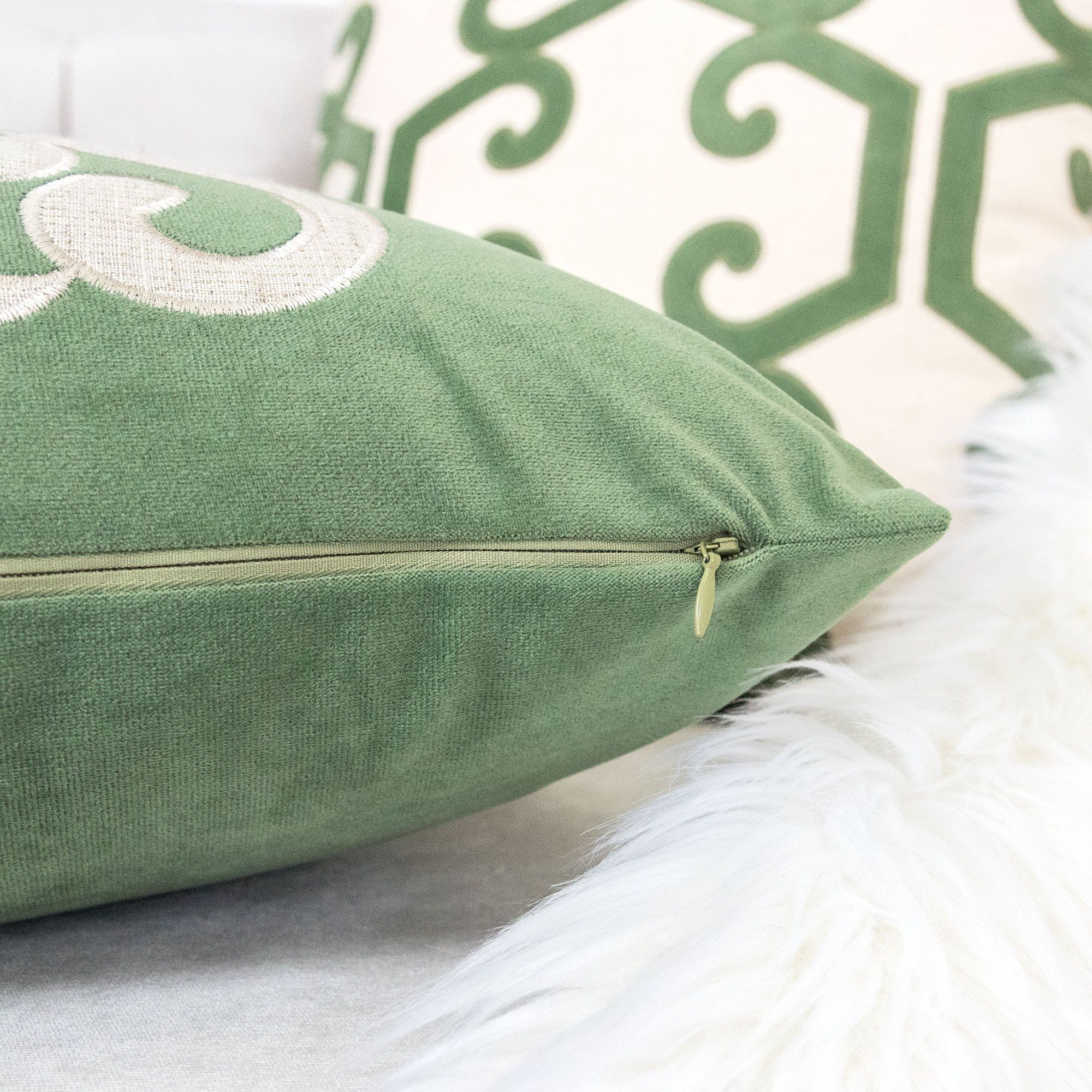 Dora Vintage Vine Pillow Covers With Hidden Zipper (Set of 2) - Green