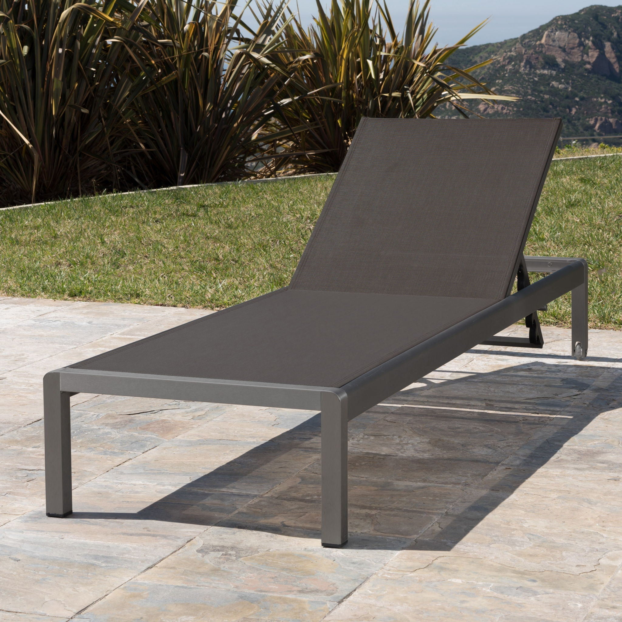 Outdoor Patio Chaise Lounge with 5 Reclining Positions