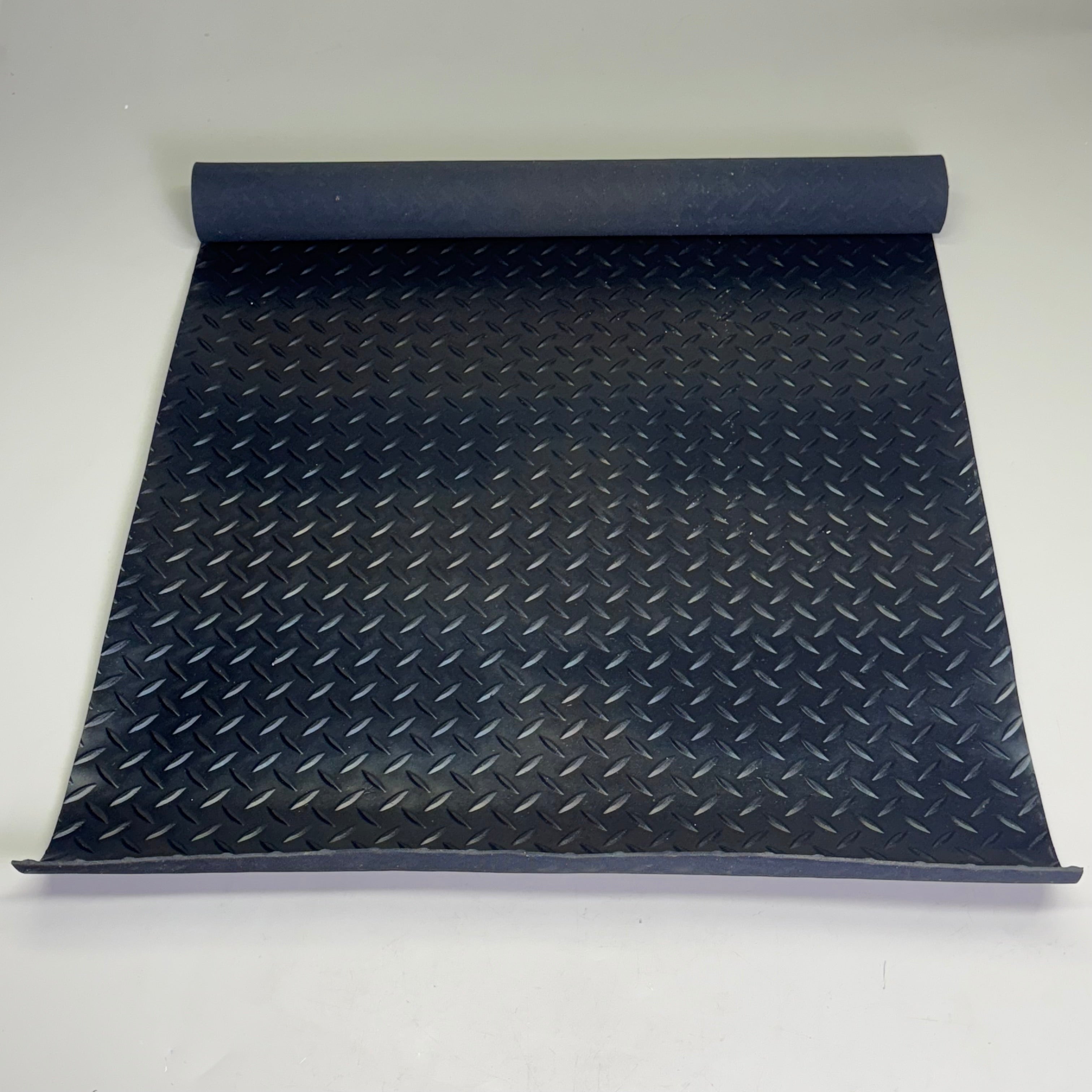 RUBBER-CAL Diamond Plate Rubber Flooring Sz 46.5” L x 24” W, 03-206-W100-02