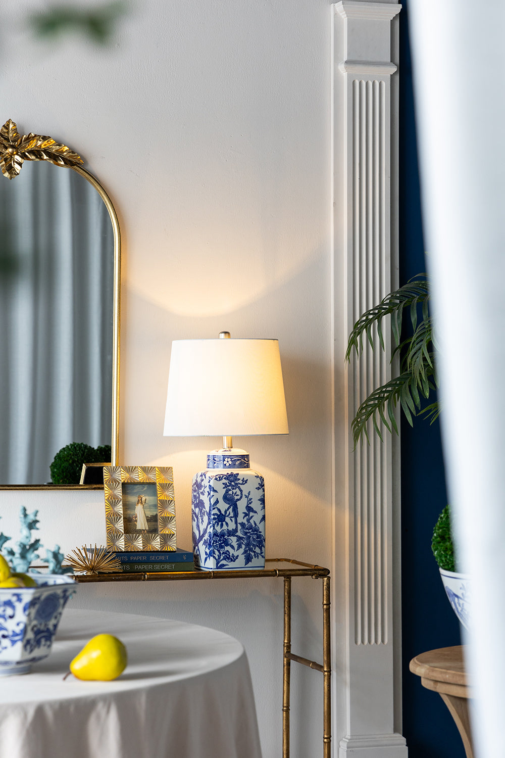 13x25' Blue and White Ceramic Vase Lamp