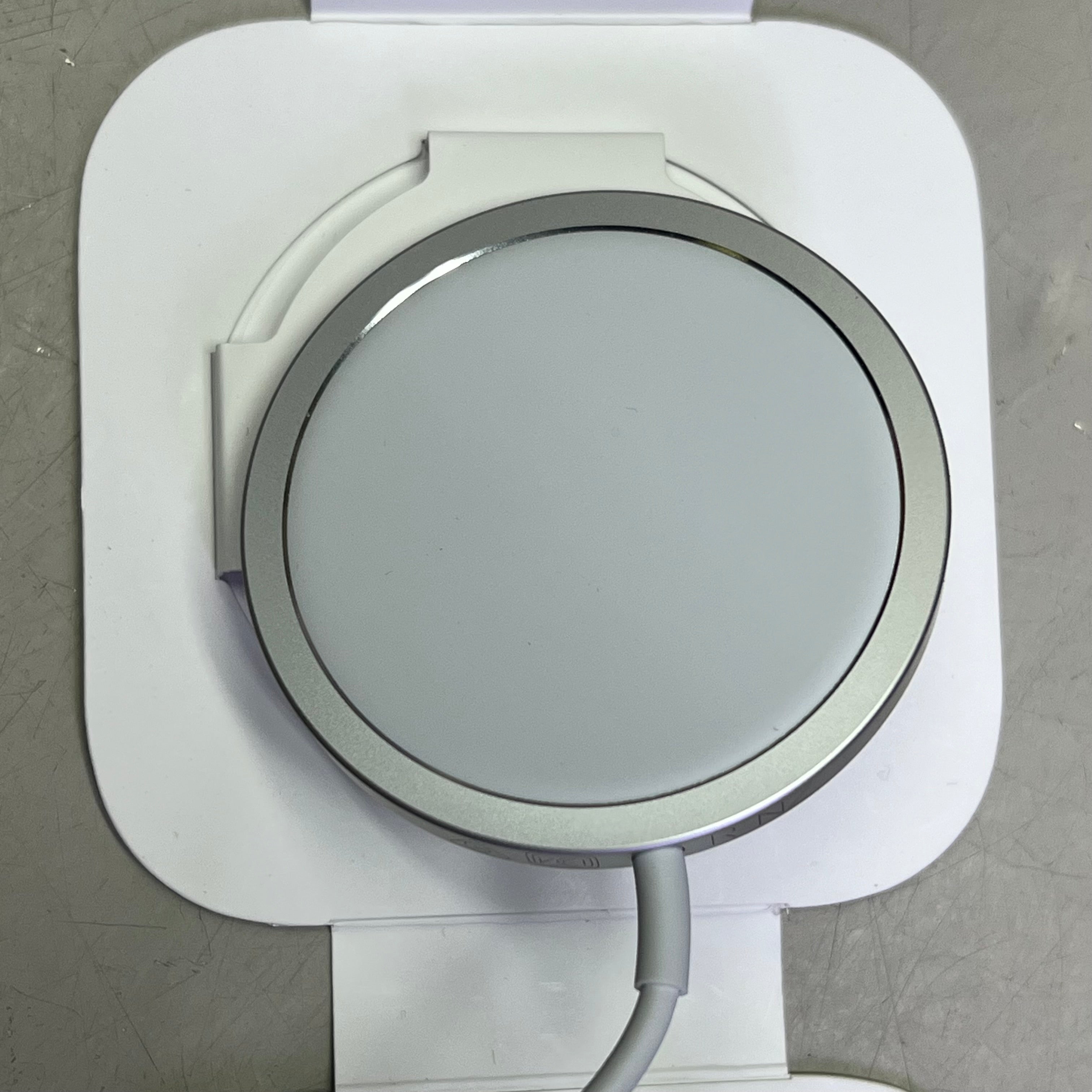 APPLE MagSafe Wireless iPhone Charger 3' Cable White MHXH3AM/A (Return)