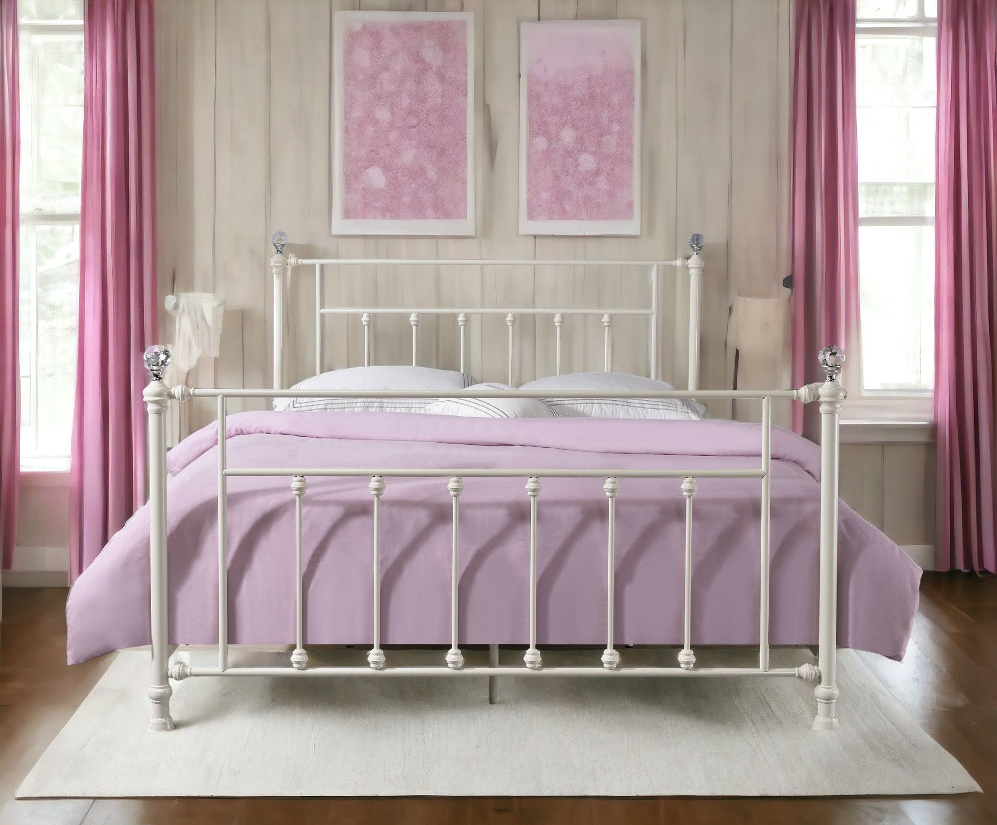Comet Bed with Elegant Spindle Design