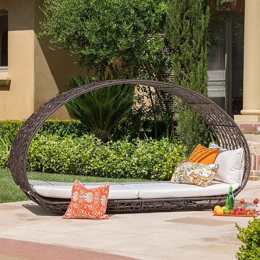 Abigal Outdoor Wicker Daybed With Cushion