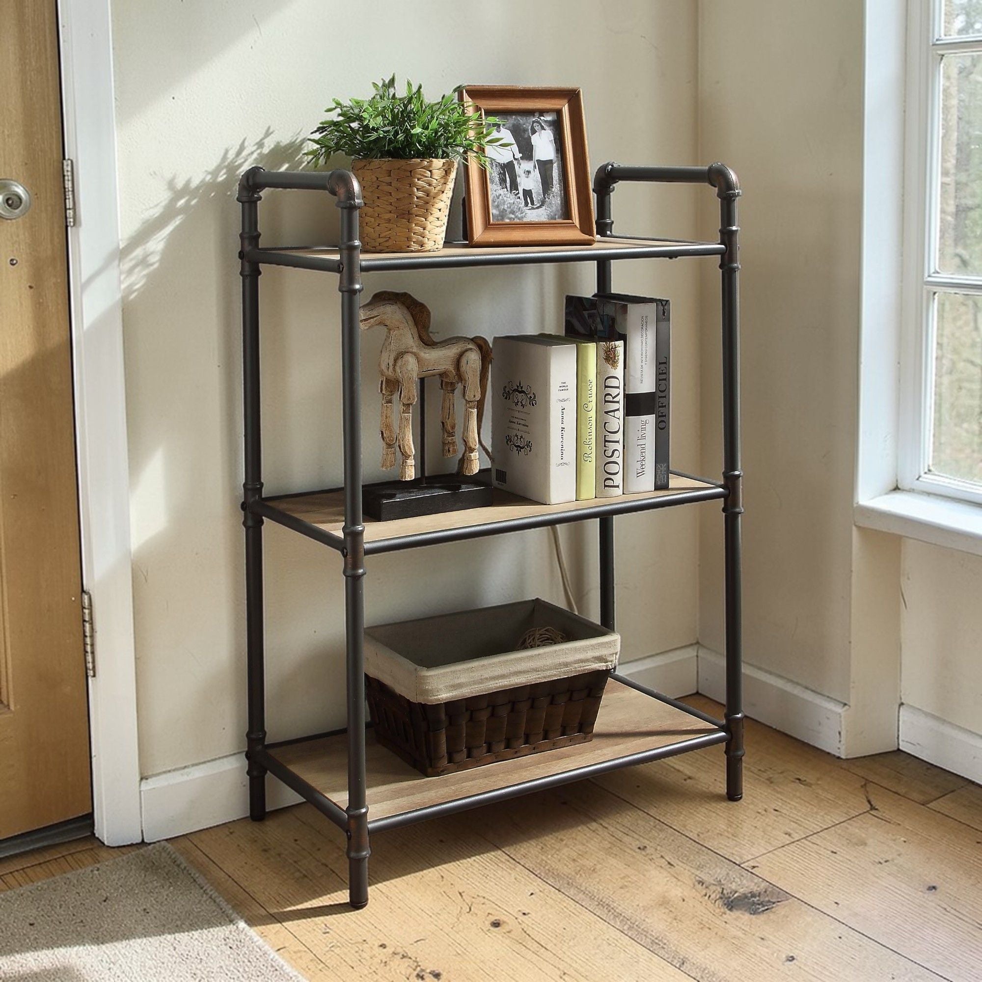 Itzel - Bookshelf