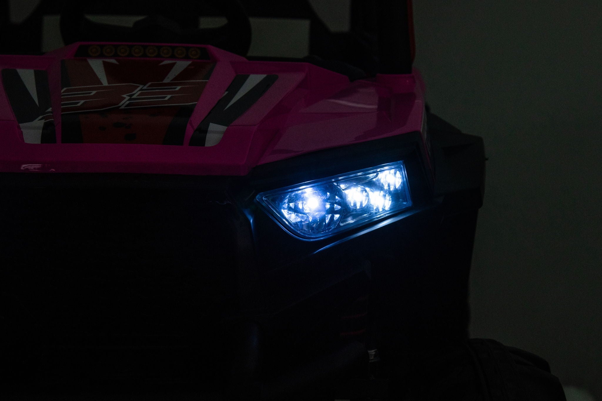 12V7A*1 30W*4 Four-Wheel Drive Seat One Button Start, Forward And Backward, High And Low Speed, Music, Front Light, Power Display, Two Doors Can Open, 2.4G R / C, Seat Belt Four Wheel Absorber