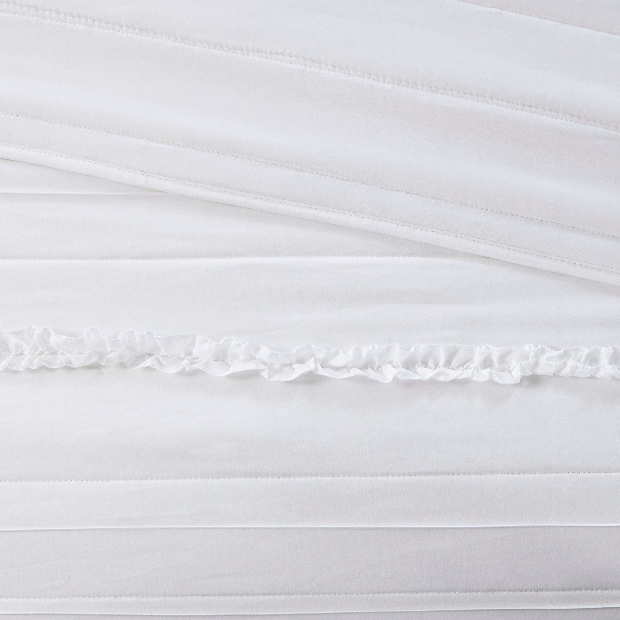 4 Piece Reversible Ruffle Quilt Set with Throw Pillow White King/Cal King