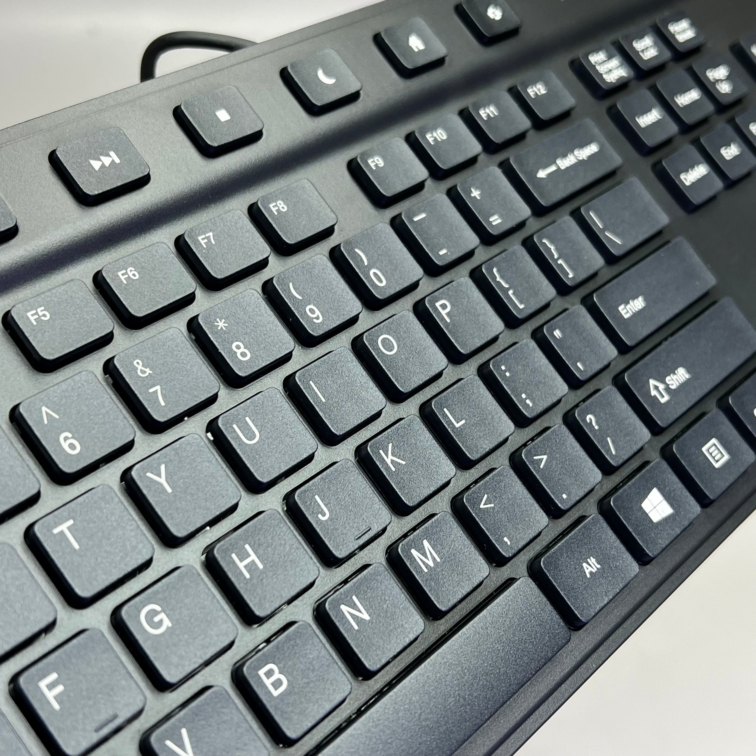 KENSINGTON Simple Solutions Wired Keyboard w/ Smart Card Reader Black K55115US