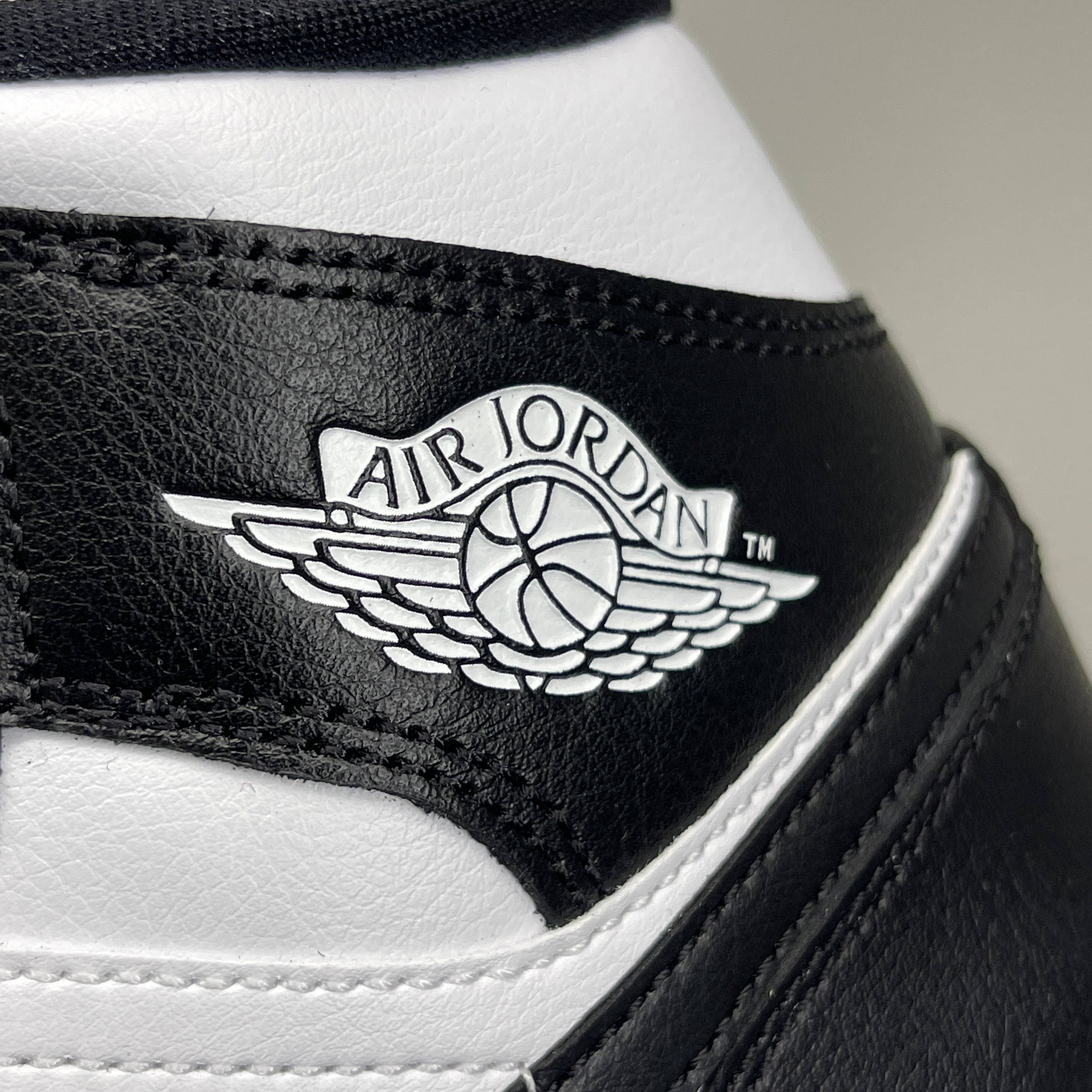 NIKE AIR JORDAN 1 Mid Panda Shoe Women's Sz 6.5 Black / White DV0991-101 (New)