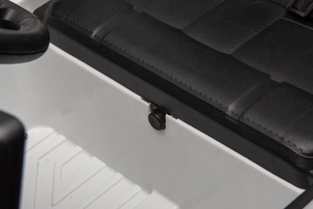 12V7A 30W*2 Four-Wheel Drive Seat One Button Start, Forward And Backward, High And Low Speed, Music, Front Light, Power Display, Two Doors Can Open, 2.4G R / C, Seat Belt Four Wheel Absorber