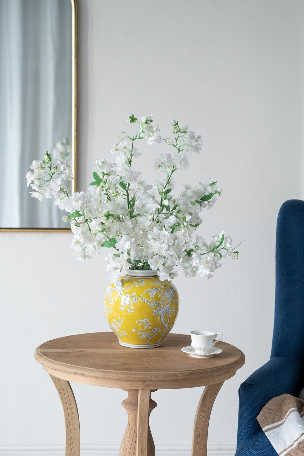 D8.7x9.1' Yellow and White Wide Curved Plum Blossom Vase