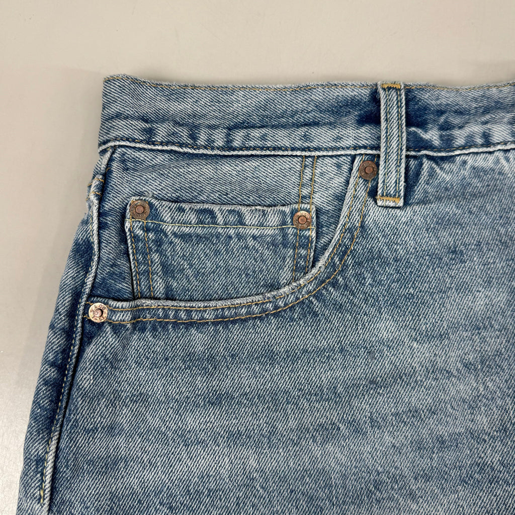 LEVIS 501 Original Fit High Rise Shorts Medium Wash Women's Sz 34 Mega Vibe Blue