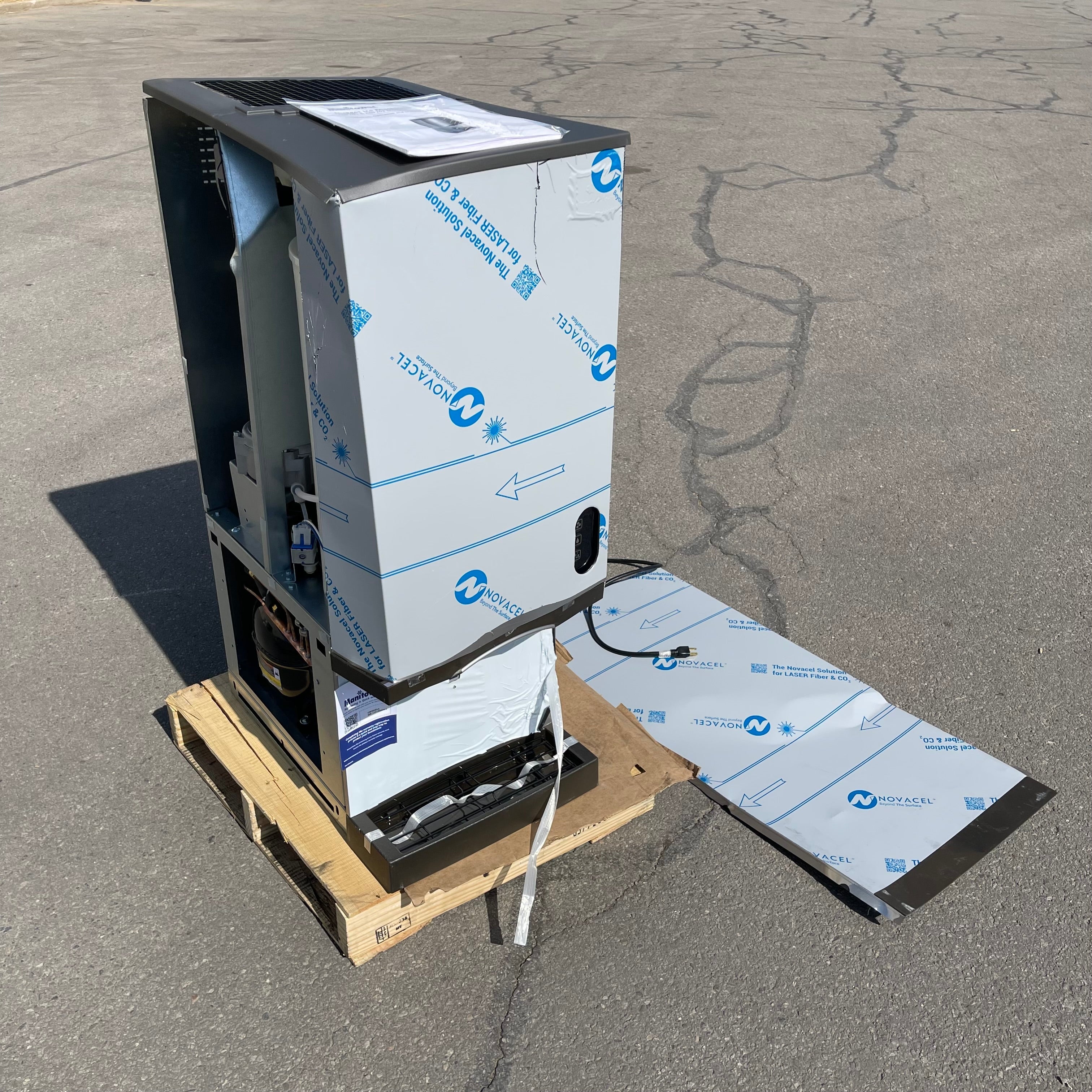 MANITOWOC Countertop Nugget Ice Maker/Water Dispenser CNF0202A-161 (Working Condition, Cosmetic Damage)