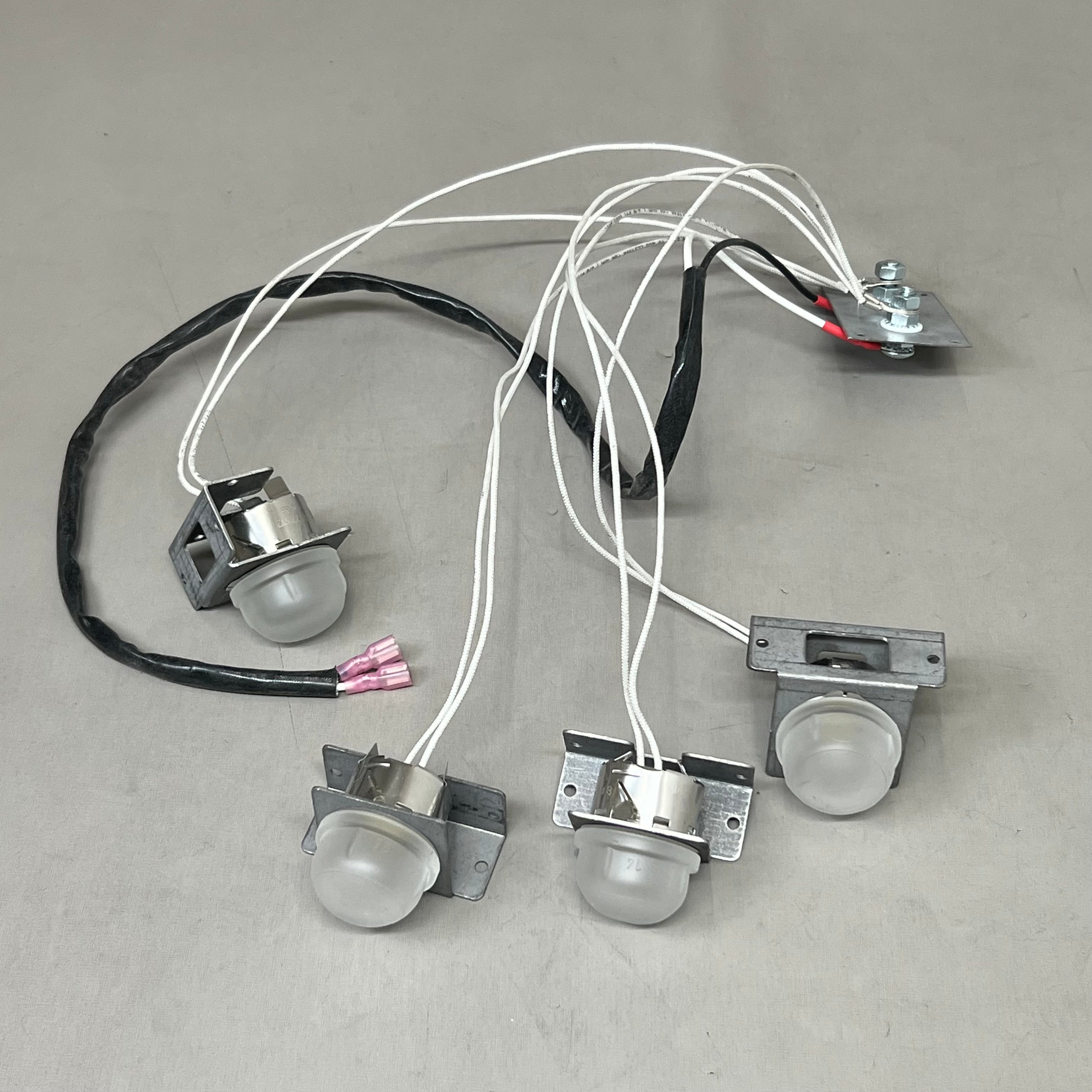 KINGSMAN Four-Lamp Universal Accent Light Kit For ZCVRB60 Glass Media ULK64