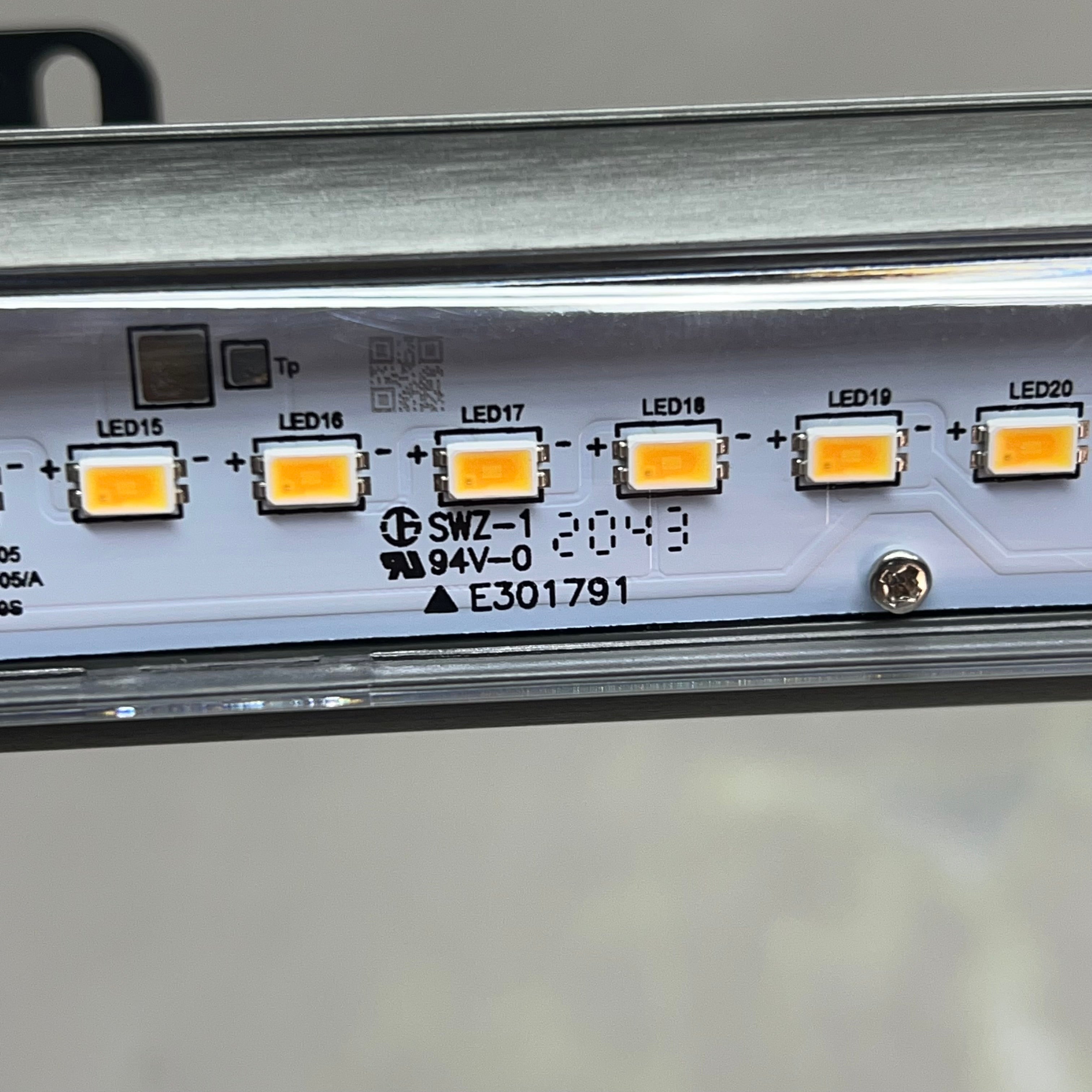 INSIGHT LIGHTING Pilot PCM Light Fixture 110-277VAC PCM/10W/35K/0-10V/12"/MG
