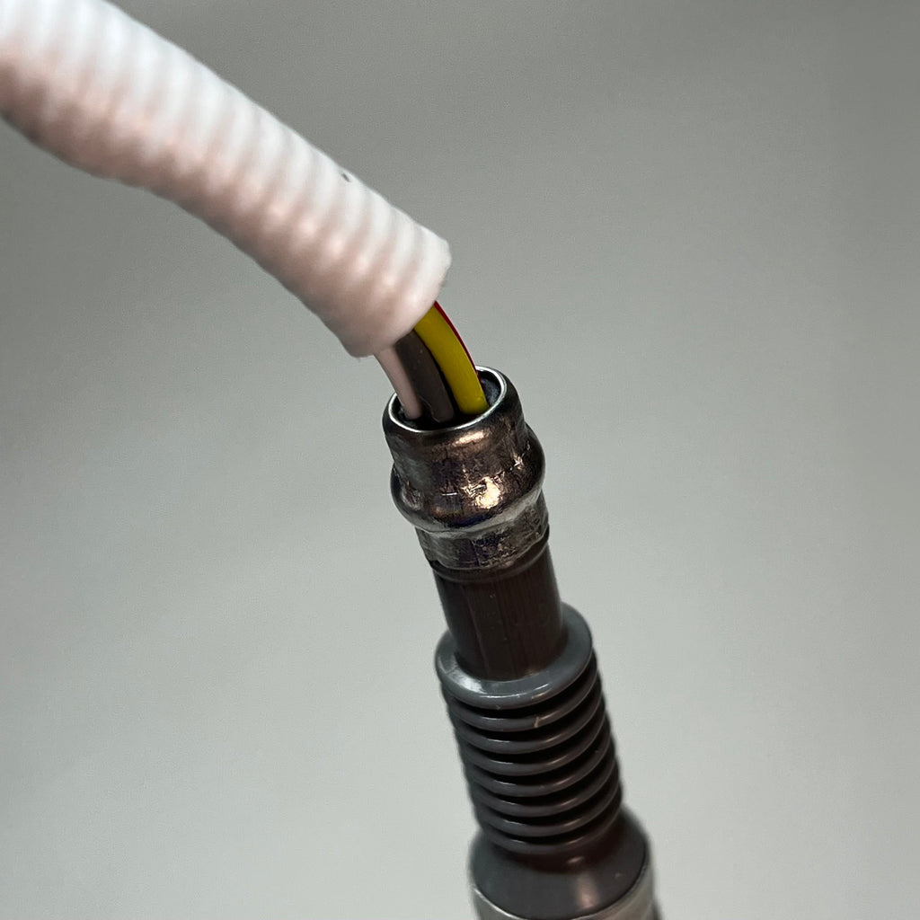 BOSCH Oxygen Sensor Threaded Mounting Man Connector OE Quality 17475