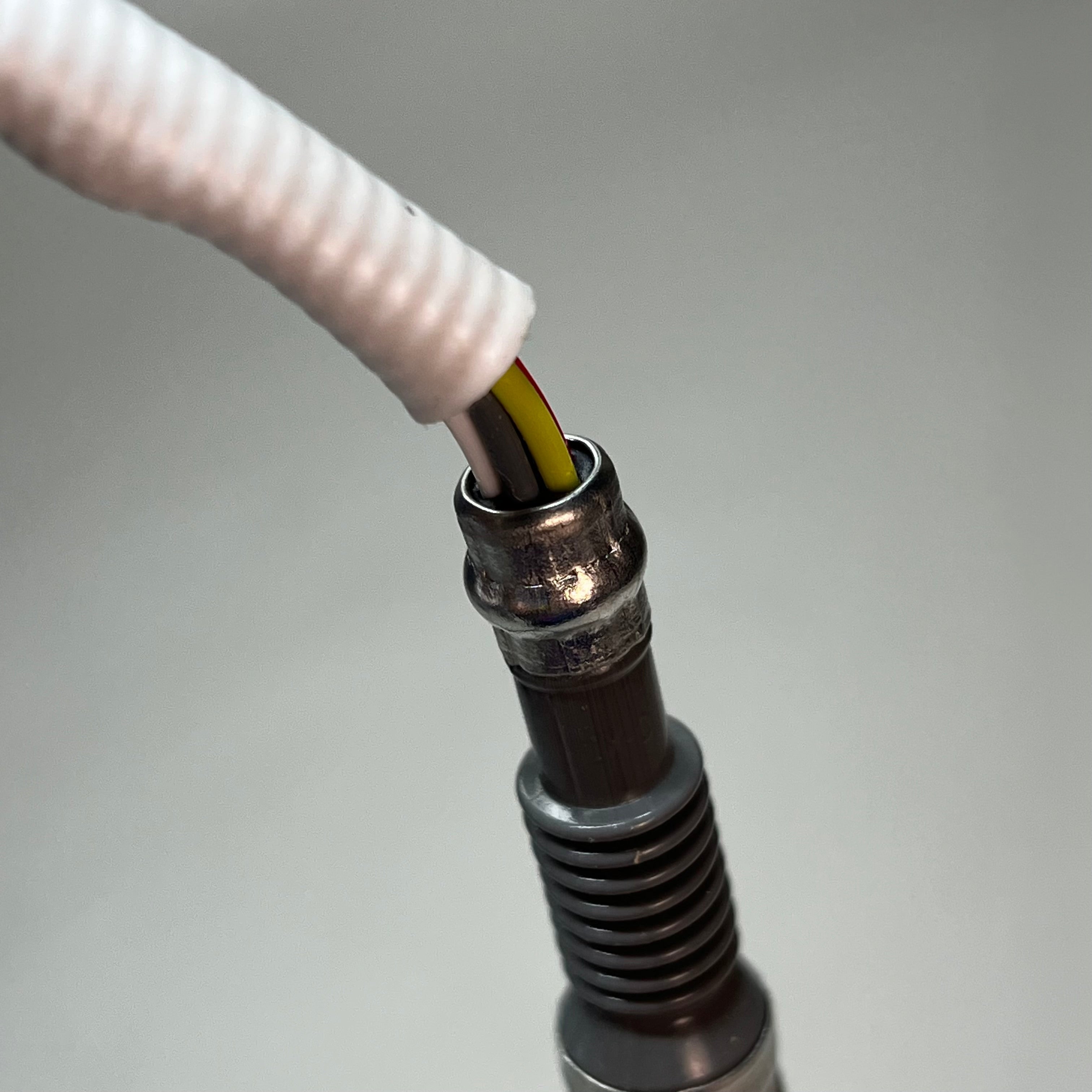 BOSCH Oxygen Sensor Threaded Mounting Man Connector OE Quality 17475