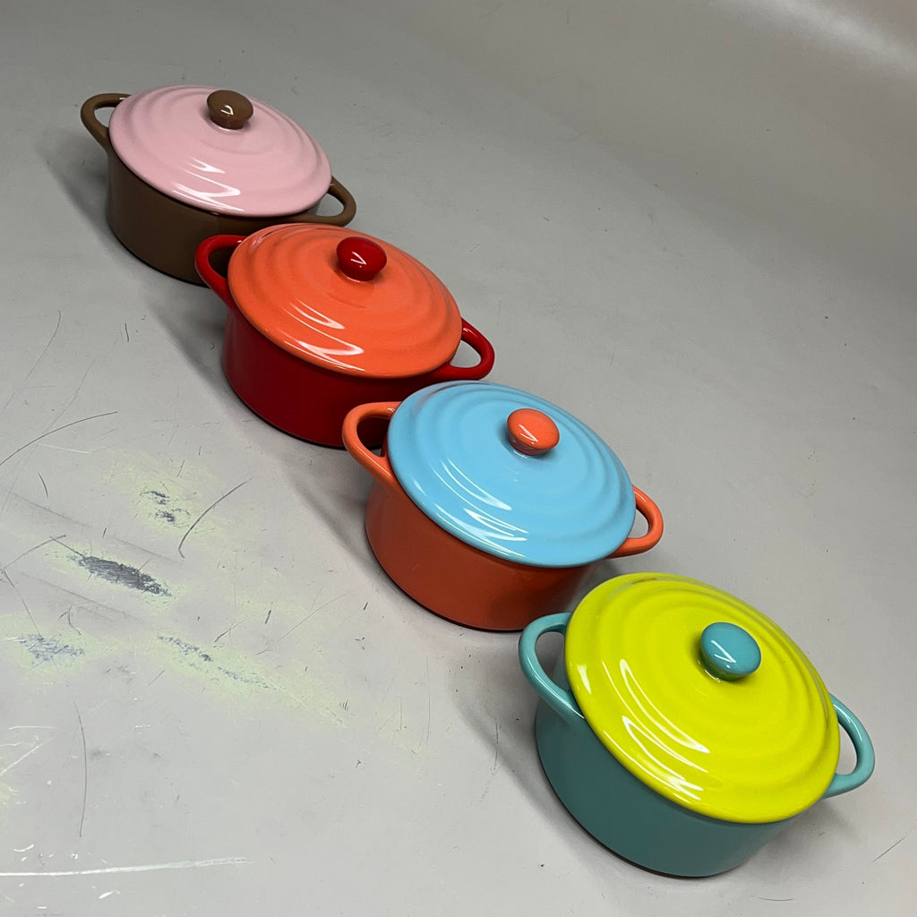 ZA@ CREATIVE CO-OP Set Of 4 Stoneware Two-Tone Baker W/ Lid  1-1/3 Cup  Multicolor DG0461A