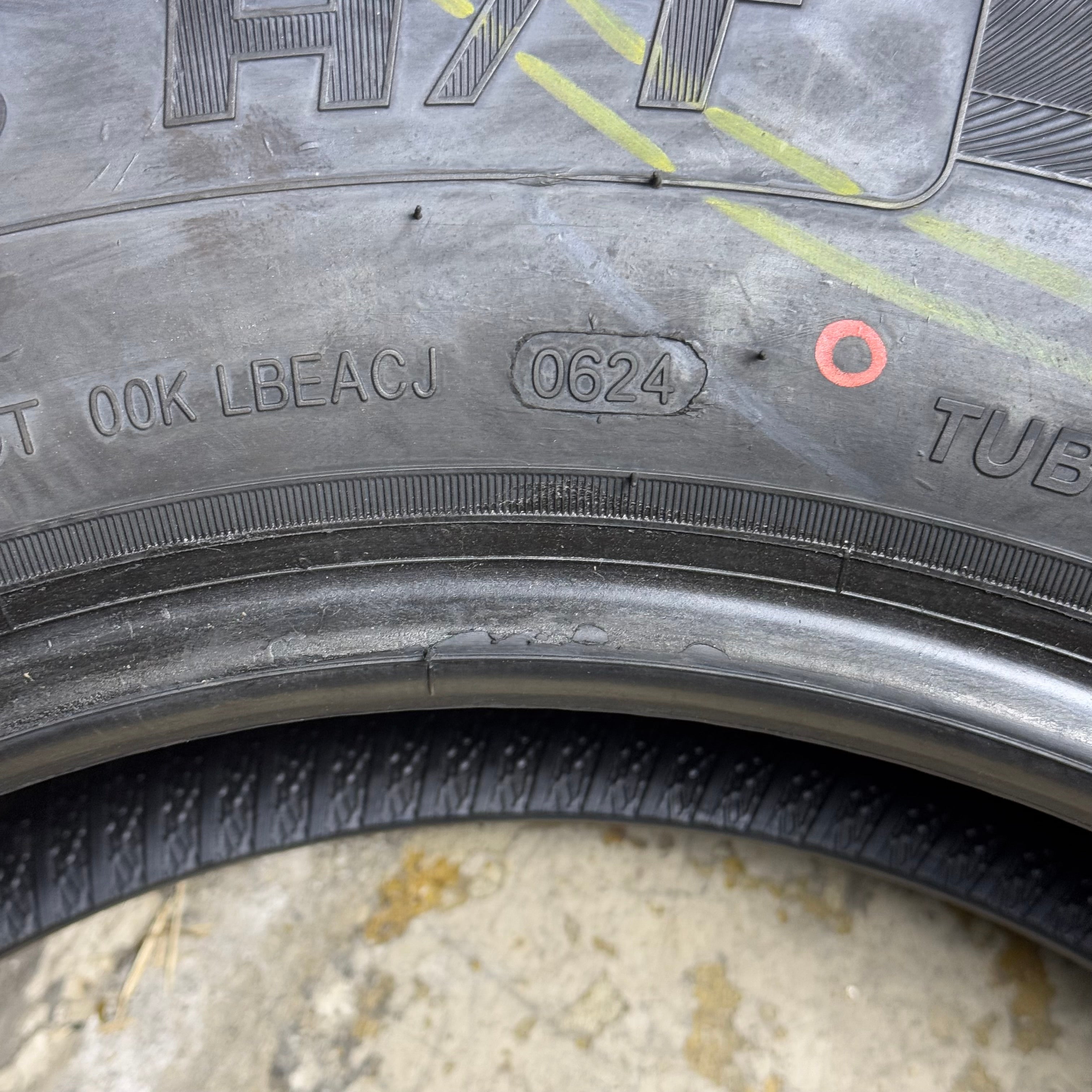 WESTLAKE All-Season Radial Tire Sz 225/75R16 104T Black SU318