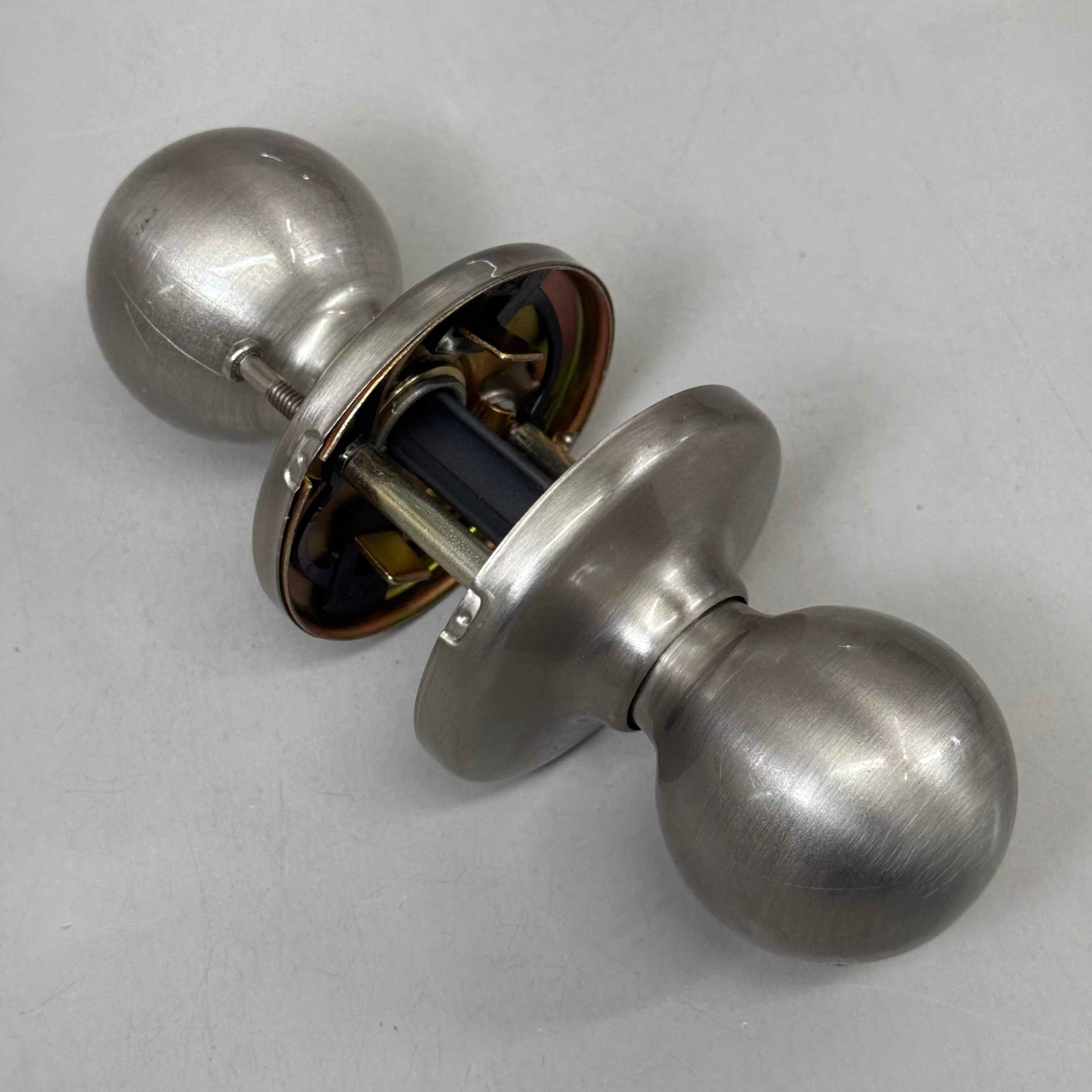 KWIKSET Polo Interior Passage Non-Locking Doorknob Satin Nickel 92001-556
