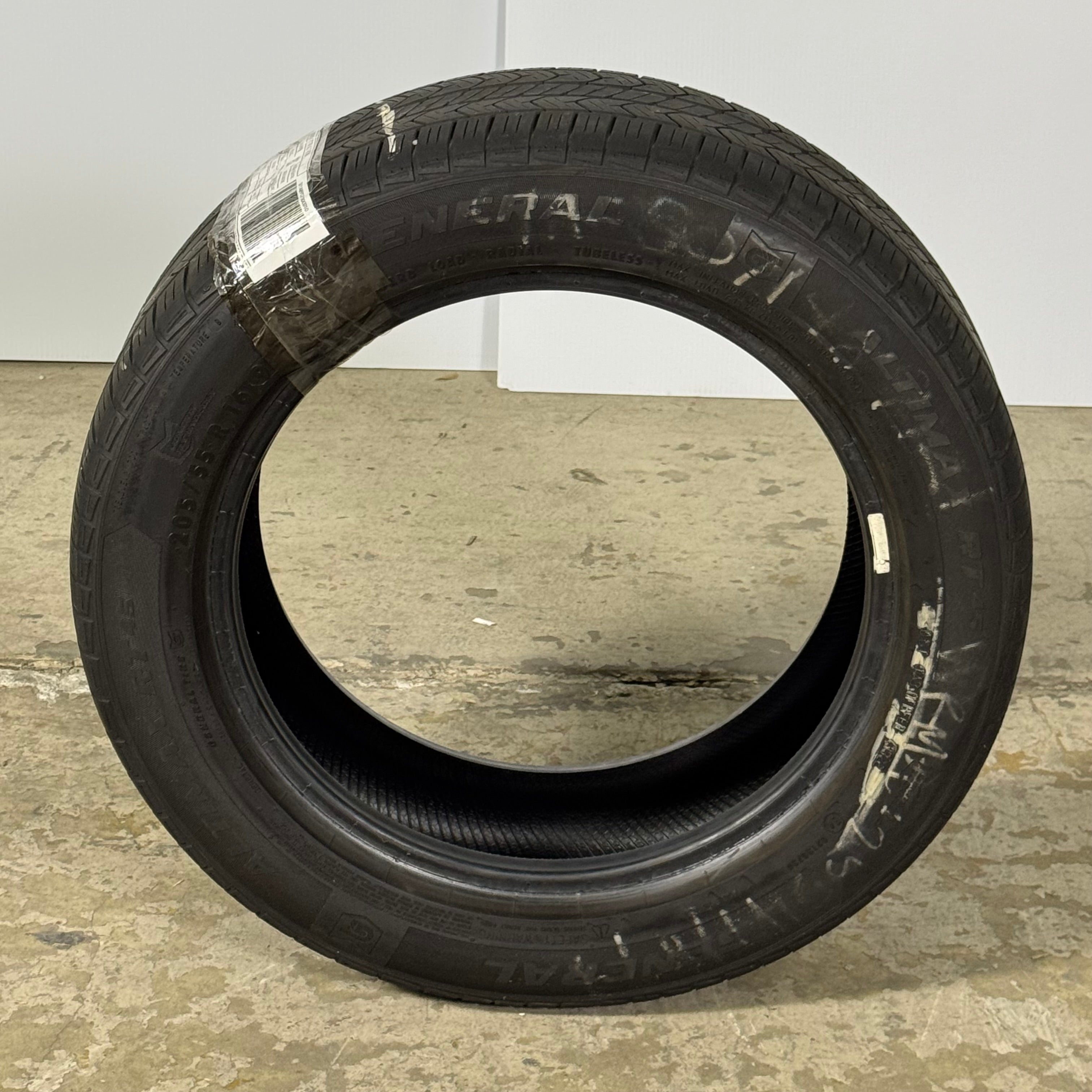 GENERAL All-Season Tire Sz 205/55R 16 (91T) Black ALTIMAX RT 45 (Used)