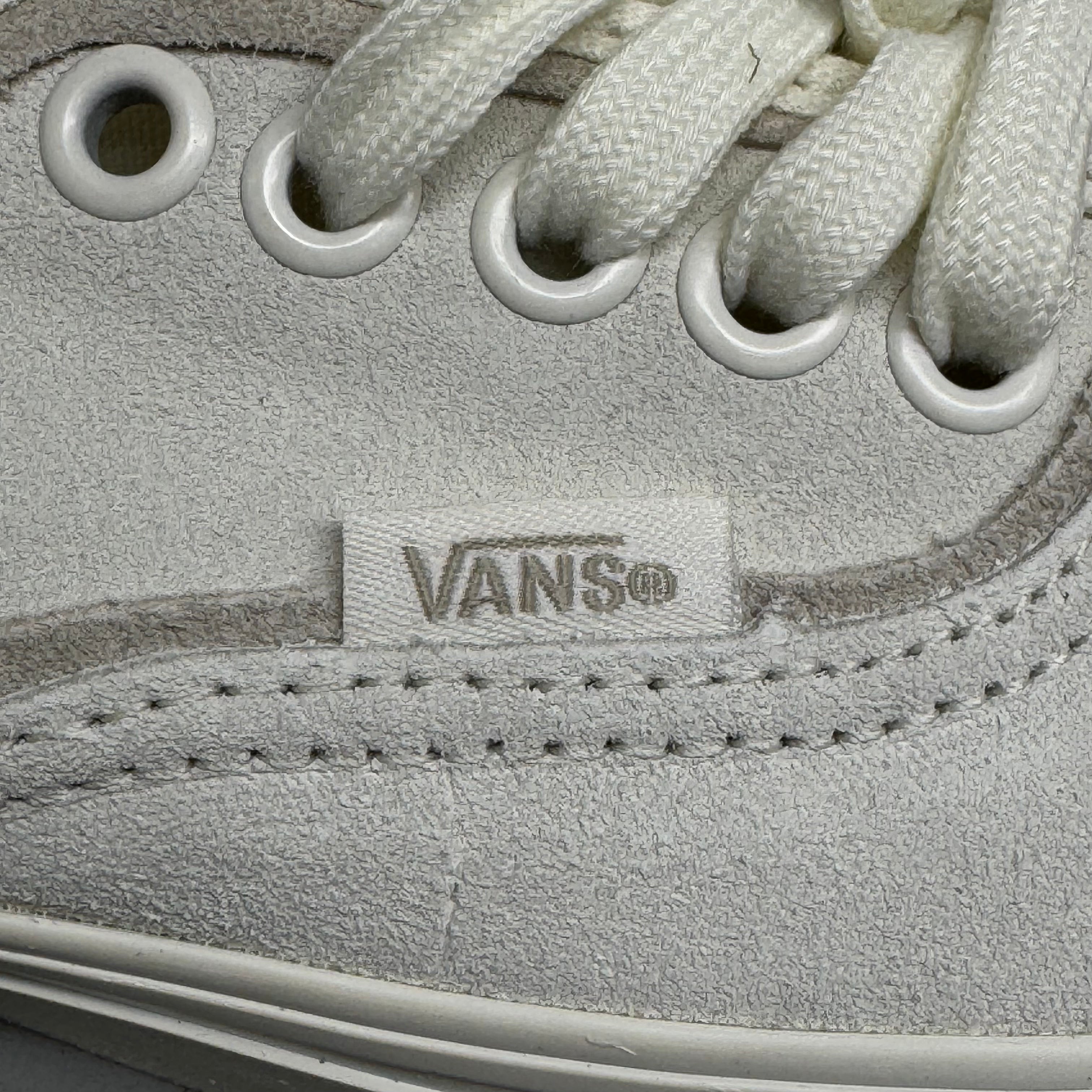 VANS Authentic Sliver Sneakers Shoes Women's Sz 10 White/White VN000D6DWWW