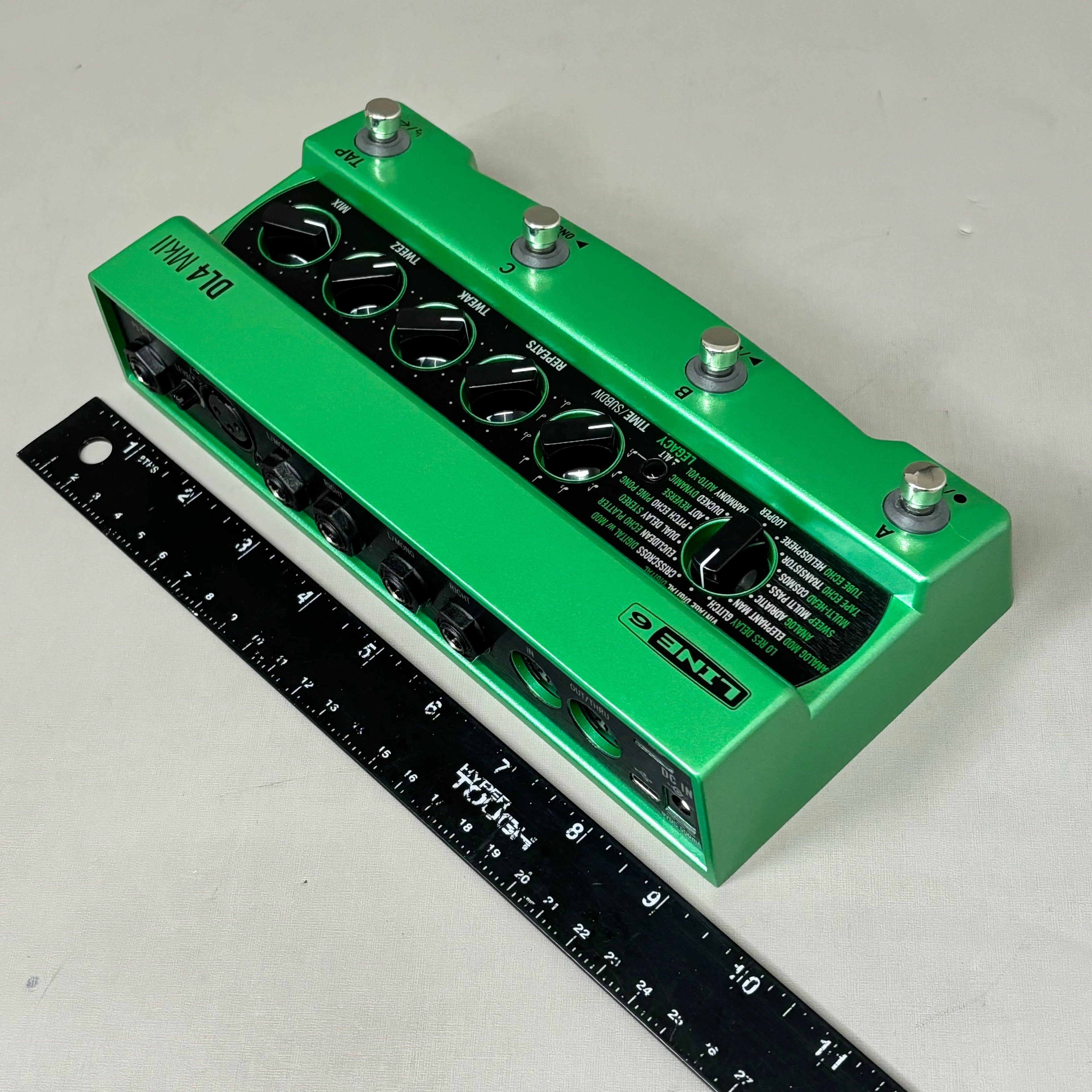 LINE 6 Delay & Looper Modeler Pedal 4 Switch & 1 Switch Loopers Green DL4 MkII