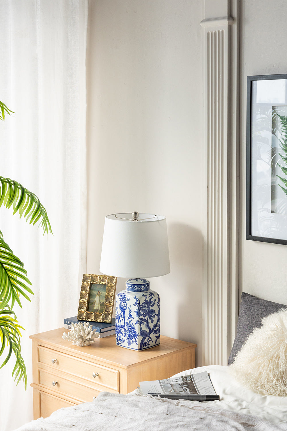 13x25' Blue and White Ceramic Vase Lamp