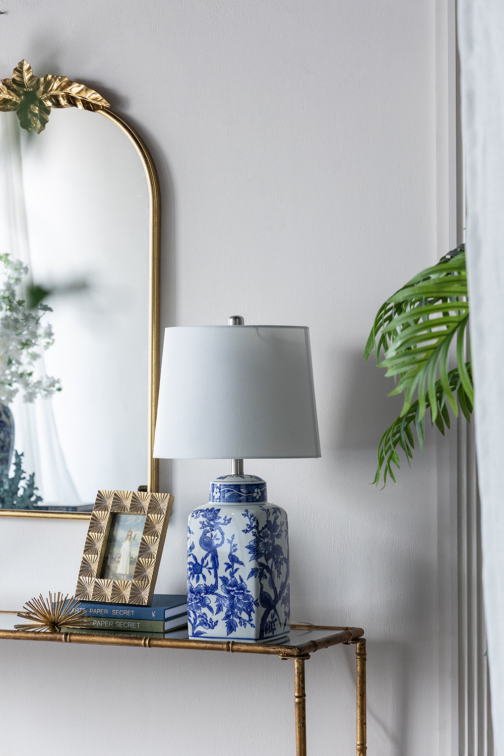 13x25' Blue and White Ceramic Vase Lamp