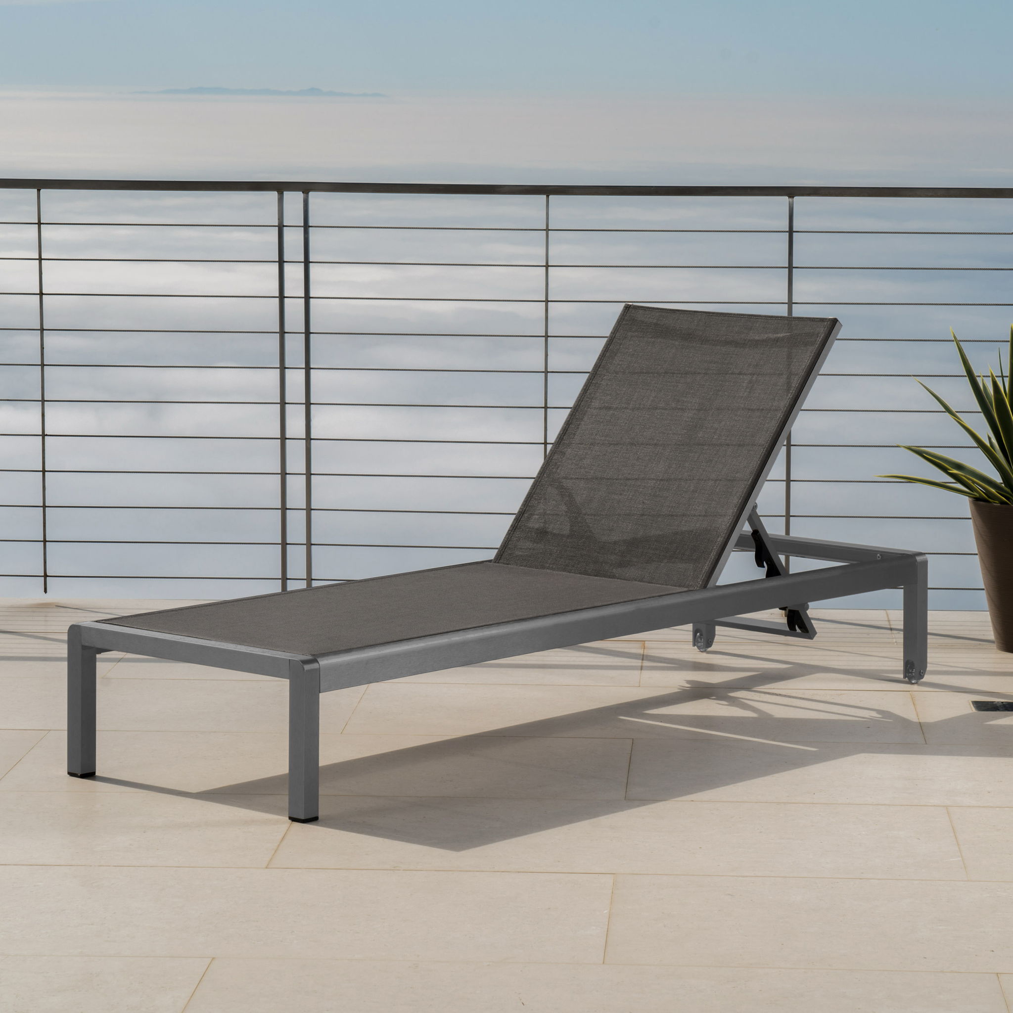 Outdoor Patio Chaise Lounge with 5 Reclining Positions