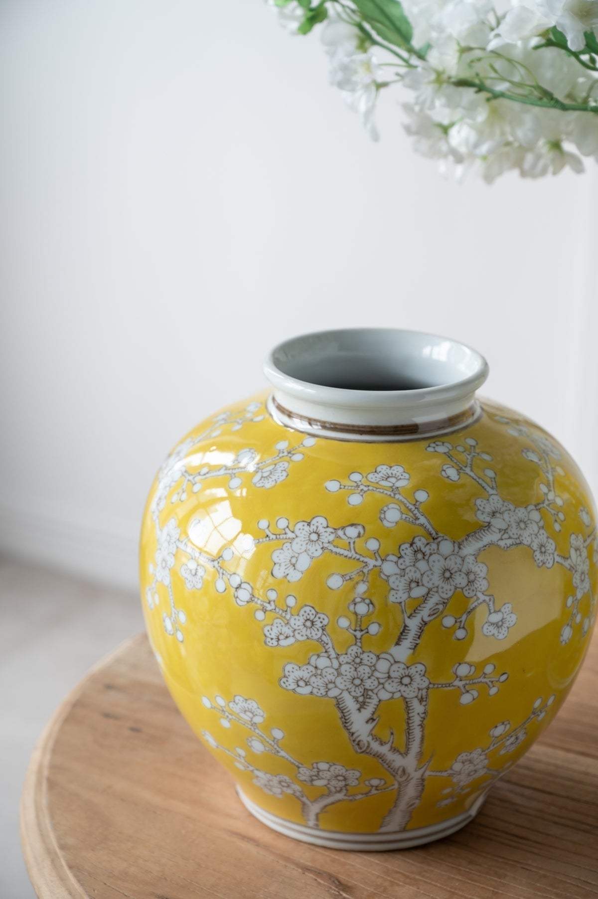 D8.7x9.1' Yellow and White Wide Curved Plum Blossom Vase