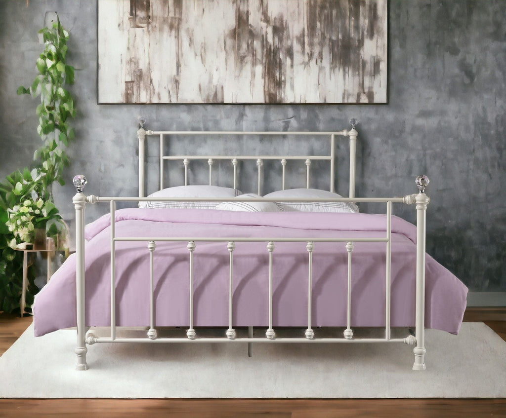 Comet Bed with Elegant Spindle Design