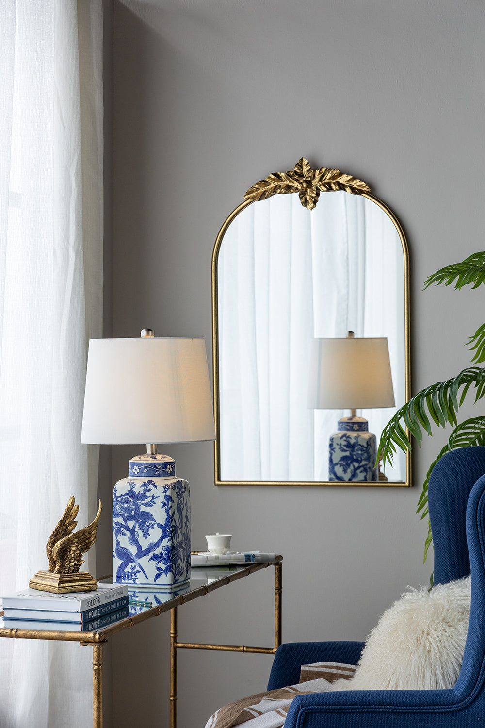 13x25' Blue and White Ceramic Vase Lamp