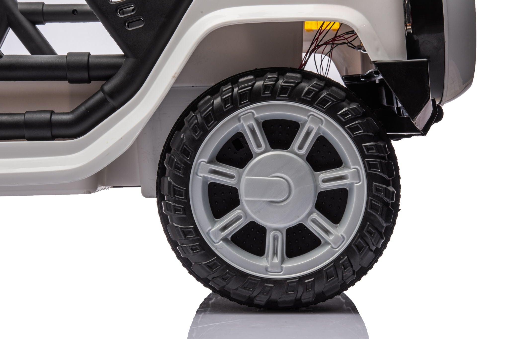 12V7A 30W*2 Four-Wheel Drive Seat One Button Start, Forward And Backward, High And Low Speed, Music, Front Light, Power Display, Two Doors Can Open, 2.4G R / C, Seat Belt Four Wheel Absorber