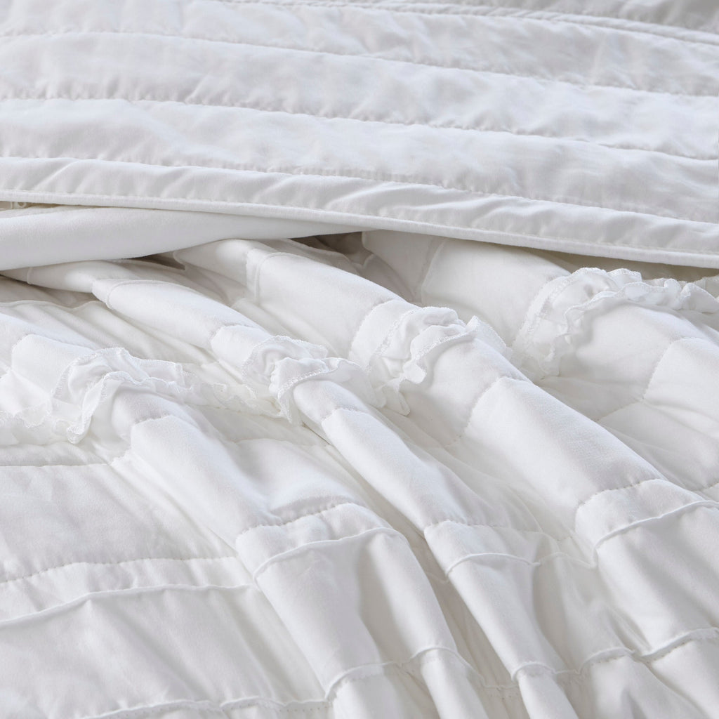 4 Piece Reversible Ruffle Quilt Set with Throw Pillow White King/Cal King