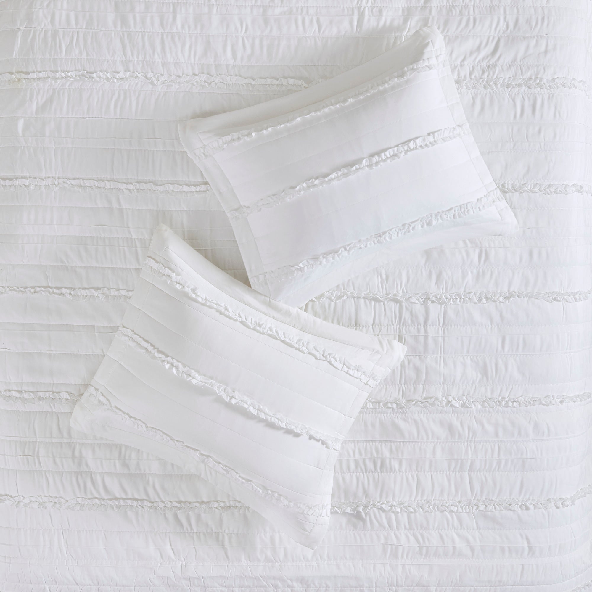 4 Piece Reversible Ruffle Quilt Set with Throw Pillow White King/Cal King