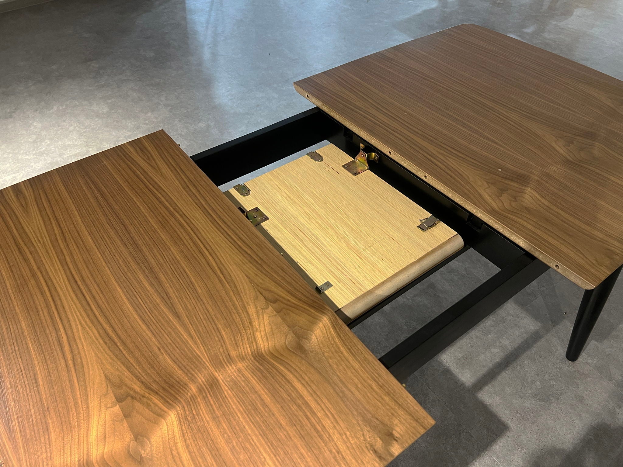Lanae Dining Table with Extension Butterfly Leaf