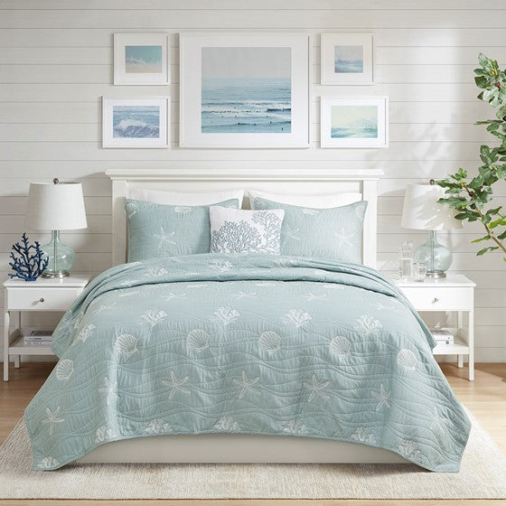 4 Piece Cotton Reversible Embroidered Quilt Set with Throw Pillow Aqua King/Cal King