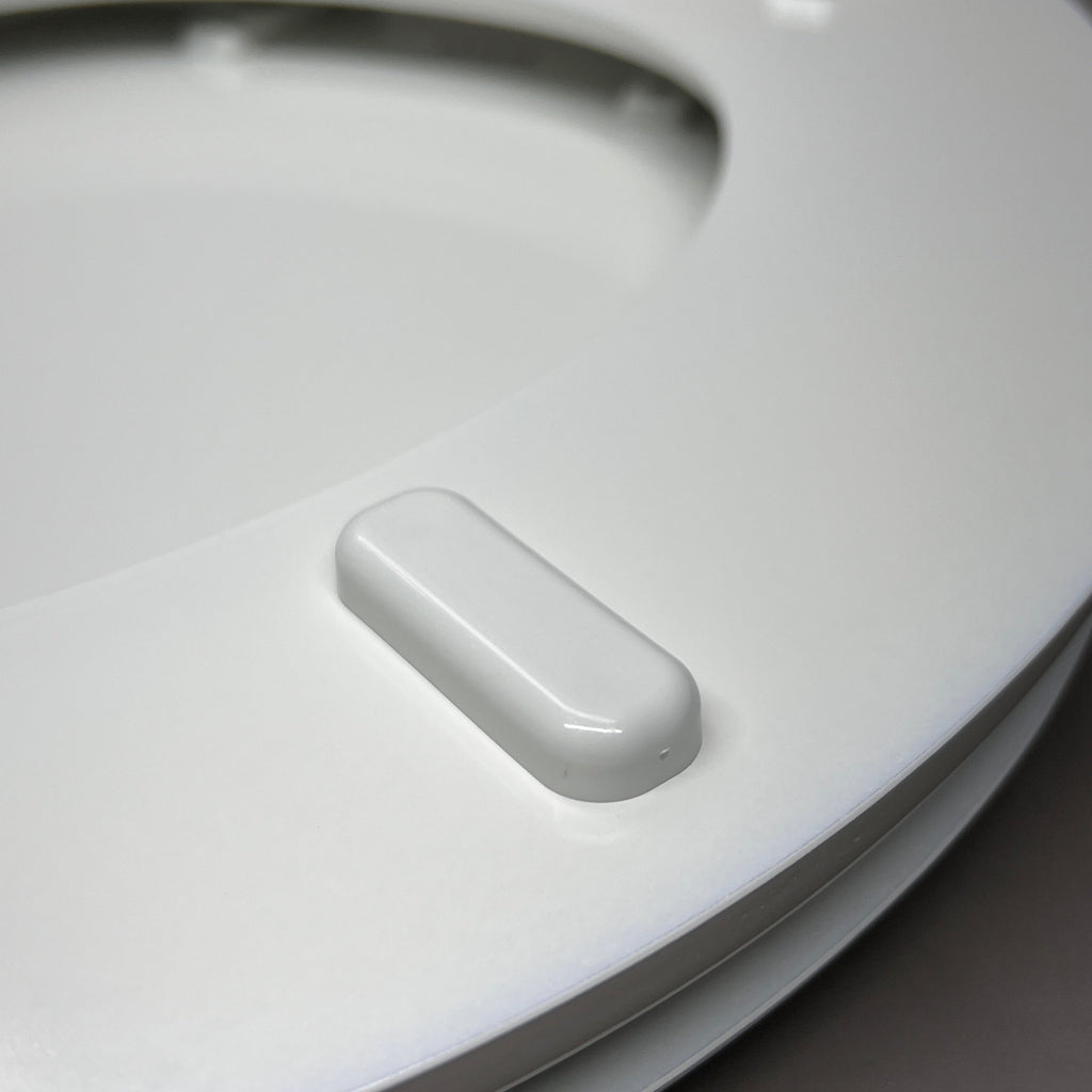 BENEKE Round Toilet Seat Enameled Molded Wood White XM30TM 000 (New)